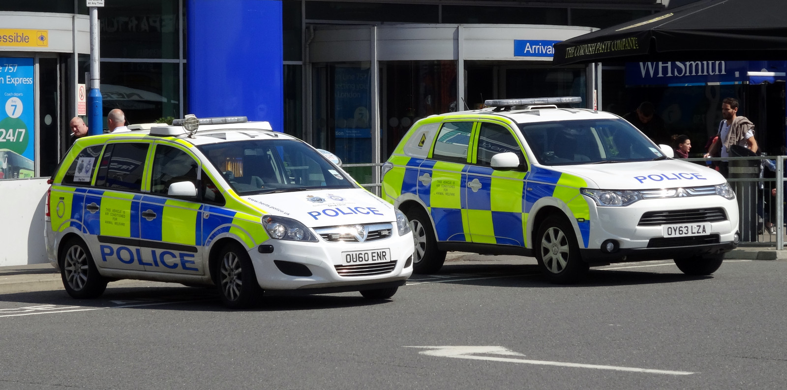 ou60enr, Letiště London Luton, mitsubishi, Outlander, 999, Pes, jednotka, Bedfordshire, policie, oy63lza