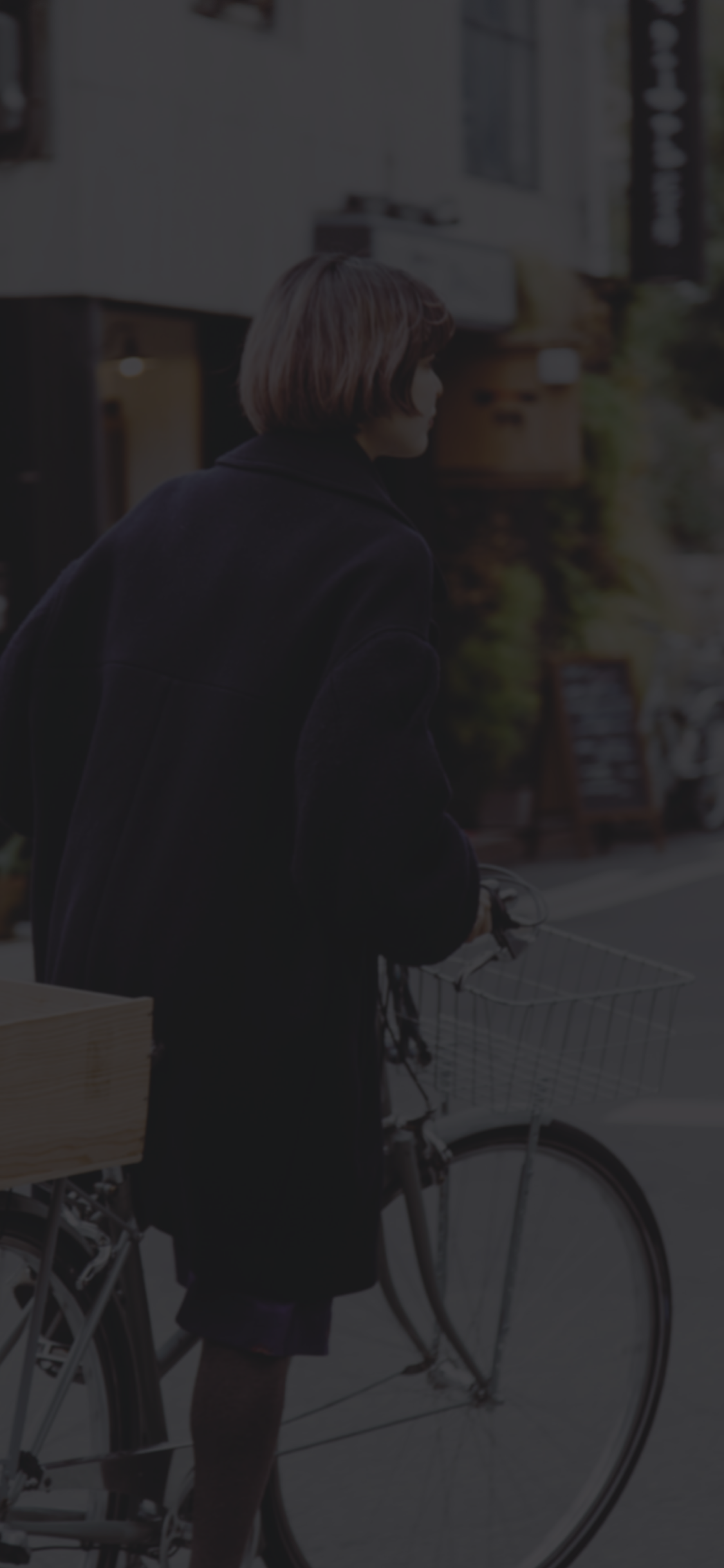 Hülse, bicycle tire, Reifen, Rad, Mitternacht, Dunkelheit, street fashion, Fahrrad-Rad, Event, Audiogeräte, bicycle handlebar, Schatten, Straße, Fahrradrahmen, Nacht-, Sitzung, Erholung, Fahrradteil, Pelz, Hintergrundbeleuchtung, Fußgänger, Kapuzenpullover, bicycle accessory, Speiche