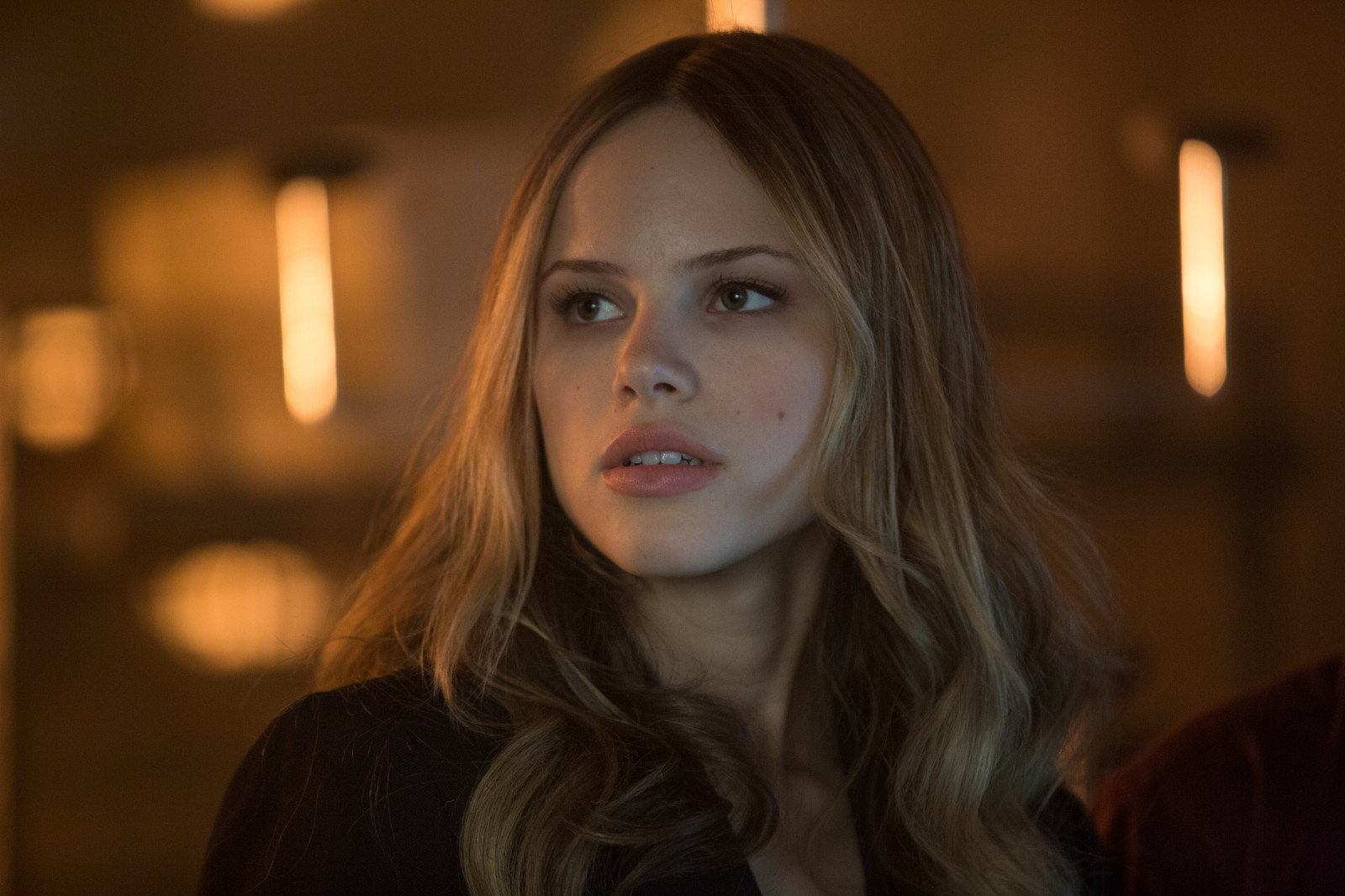 ใบหน้า, โมเดล, แนวตั้ง, ผมยาว, การถ่ายภาพ, ภาพยนตร์, นักแสดงหญิง, แต่งตัว, แฟชั่น, ผม, อารมณ์, คน, หัว, หญิงสาว, ความงาม, ยิ้ม, ตา, ผู้หญิง, ผู้หญิง, สีบลอนด์, การถ่ายภาพบุคคล, การถ่ายภาพ, ผมสีน้ำตาล, การแสดงออกทางสีหน้า