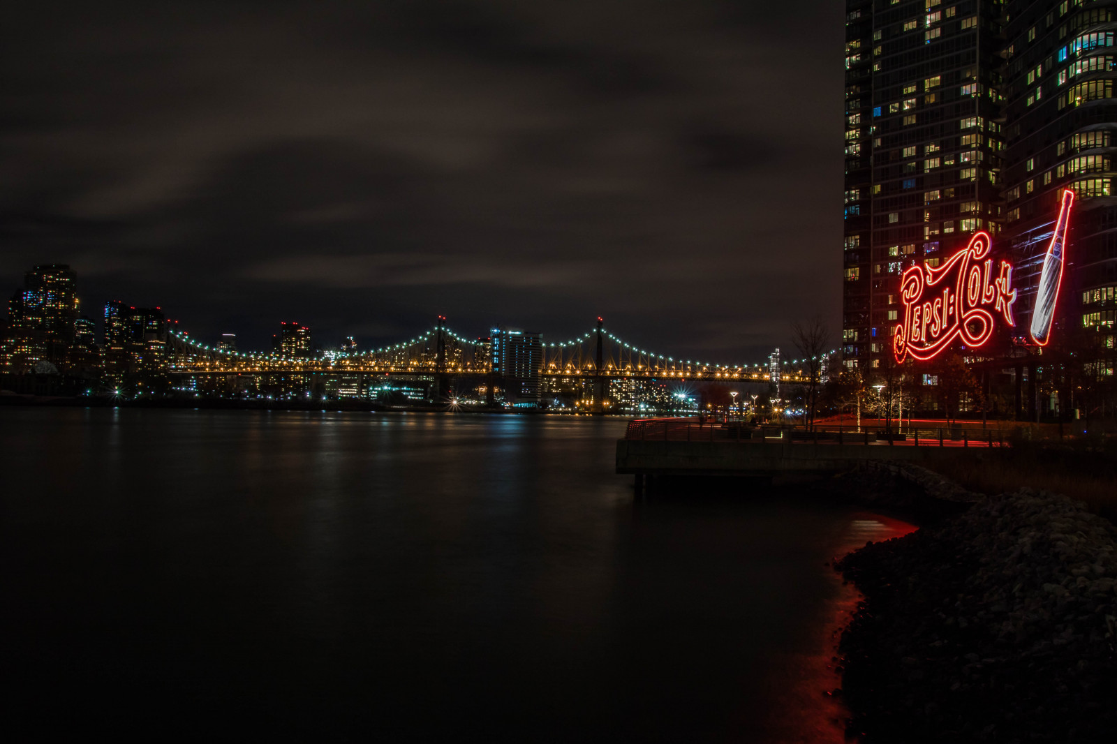 západ slunce, město, panoráma města, noc, voda, odraz, nebe, panoráma, mrakodrap, podepsat, večer, most, řeka, horizont, ostrov, Spojené státy americké, soumrak, Manhattan, metropole, Pepsi, půlnoc, York, dlouho, centrum, Nový, newyork, osvětlení, tma, lic, Stát, mezník, urban area, Metropolitní oblast, panelový dům, tělo z vody, longislandcity, pepsisign, skyscrappers