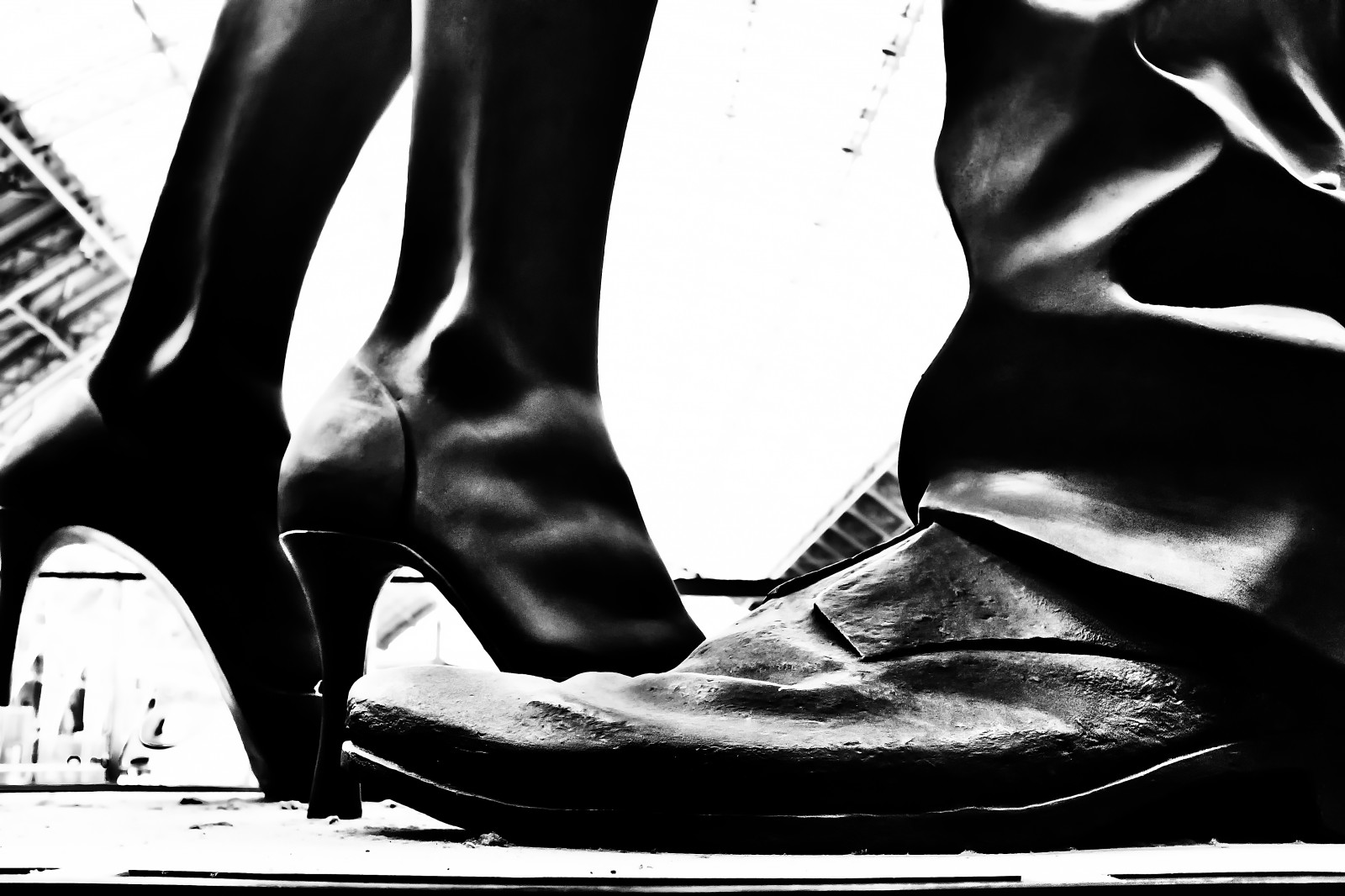 kontrast, Londýn, bílý, Černá, černobílý, nohy, fotografování, vlak, punčochy, Nohy, sochařství, přátelství, obuv, přejít, boty, podpatky, Lightroom, Fujifilm, kloub, Černý a bílý, vlaky, 50mm, vysoký, Černá bílá, noha, králové, bronz, noha, fuji, tele, Svatý, Martin, x100t, 24mm, sval, střevíc, paže, obuv, kotník, vysoké podpatky, Černý a bílý, monochromatické fotografování, Lidské tělo, vysoké podpatky obuv, kingscross, podložka, stpancras, Pancras, Jennings, martinjennings, londonpad, dolní končetina