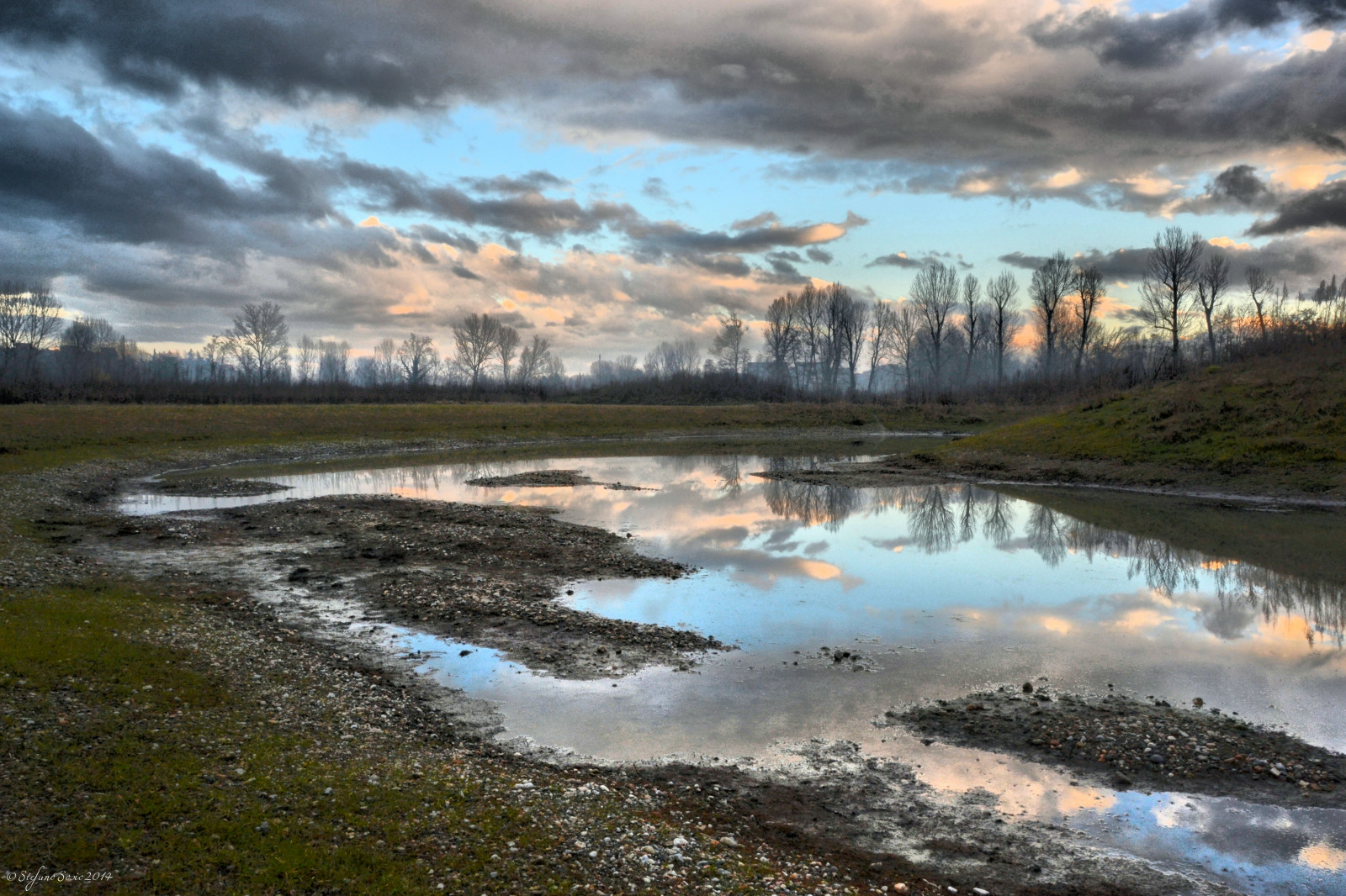 slunečnímu záření, krajina, západ slunce, jezero, voda, Příroda, odraz, tráva, nebe, park, mraky, svítání, večer, ráno, sugestivní, zrcadlo, řeka, HDR, horizont, atmosféra, panoráma, Nikon, rybník, soumrak, banka, bažina, mokřadní, mrak, Krásná, strom, zakalený, svítání, odrazy, cielo, pěkný, vodní tok, D3100, nádrž, natura, parco, Riflessi, drama, Laghetto, bažina, jezero, 18200, meteorologický jev, bažina, drammatico, fotonikon3100, lužní, SPECCHIO, zbytečný, vodní zdroje, Suggestivo, Desolato