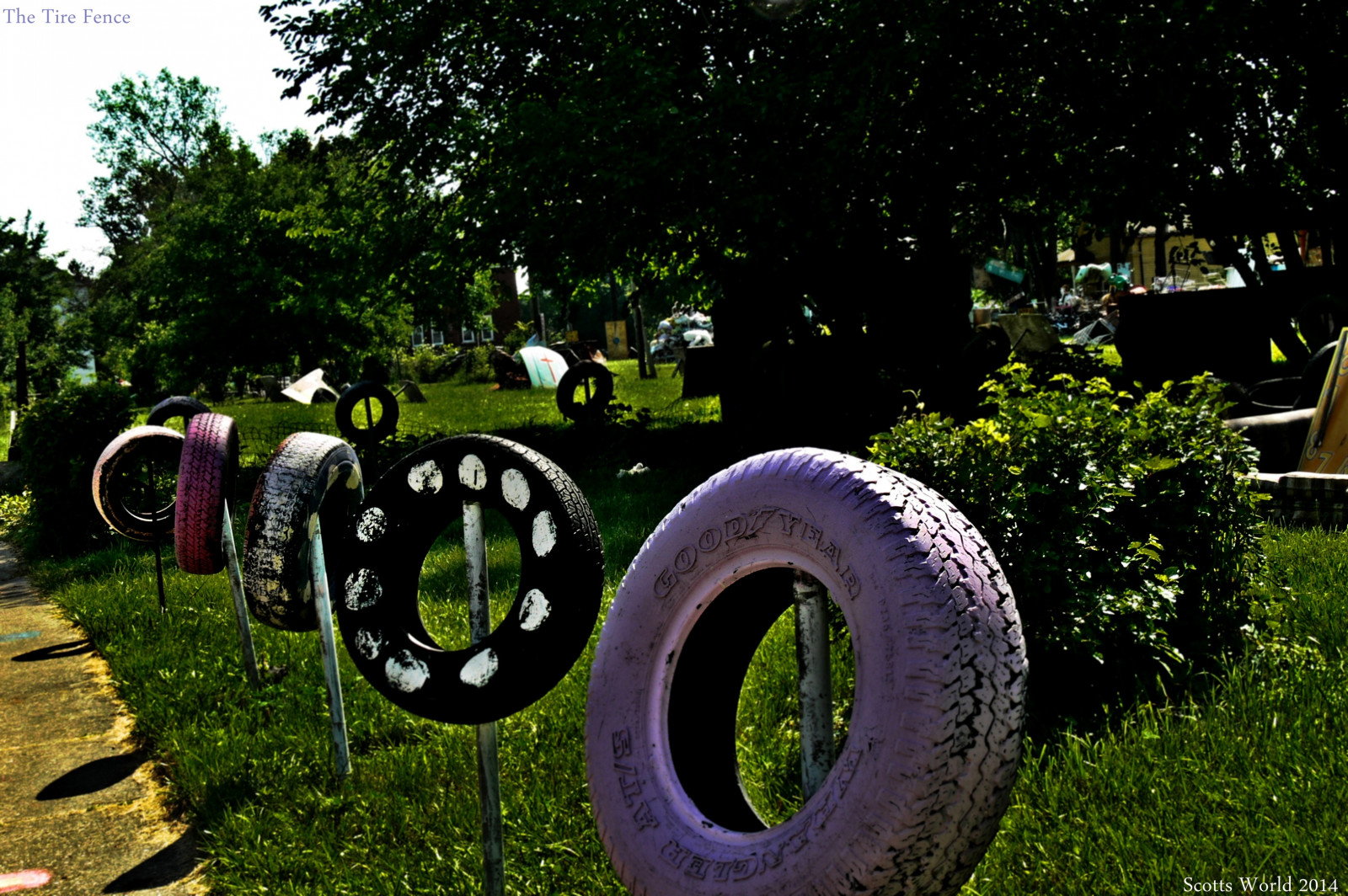 ulice, ráno, růžový, stromy, světlo, stín, letní, nebe, městský, Spojené státy americké, slunečnímu záření, pouliční umění, Černá, zelená, UMĚNÍ, tráva, listy, digitální, zábava, Středozápad, Spojené státy, POV, Michigan, zkoumání, Detroit, červenec, guma, pneumatiky, Panasonic, dobrodružství, urbanart, puntíky, modifikovaný, Křoví, zpracované, dobrý rok, dobré časy, urbanexploring, urbex, 313, motown, Heidelbergproject, MotorCity, změna sklonu, HFF, Tyreeguyton, Tirefence