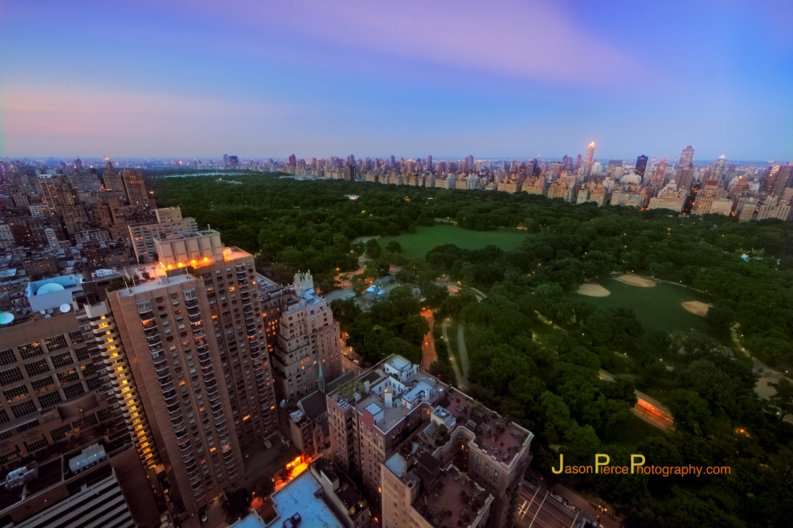 Metropolitní oblast, město, panoráma města, urban area, nebe, mezník, metropole, panoráma, ptačí perspektivy, předměstí, letecké snímkování, obytný prostor, horizont, panelový dům, během dne, ráno, soumrak, večer, mrakodrap, noc, atmosféra, svítání, biome, centrum, strom, krajina, Snímek obrazovky, panoráma, počítač tapeta, rostlina