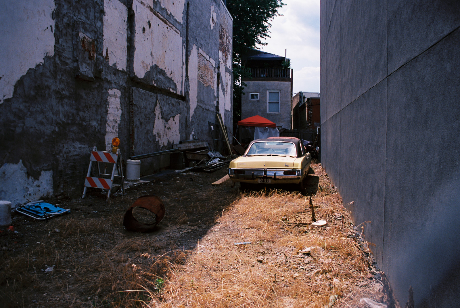 bil, køretøj, transportere, træ, vej, hus, himmel, landsby, landskab, plante, kompakt bil