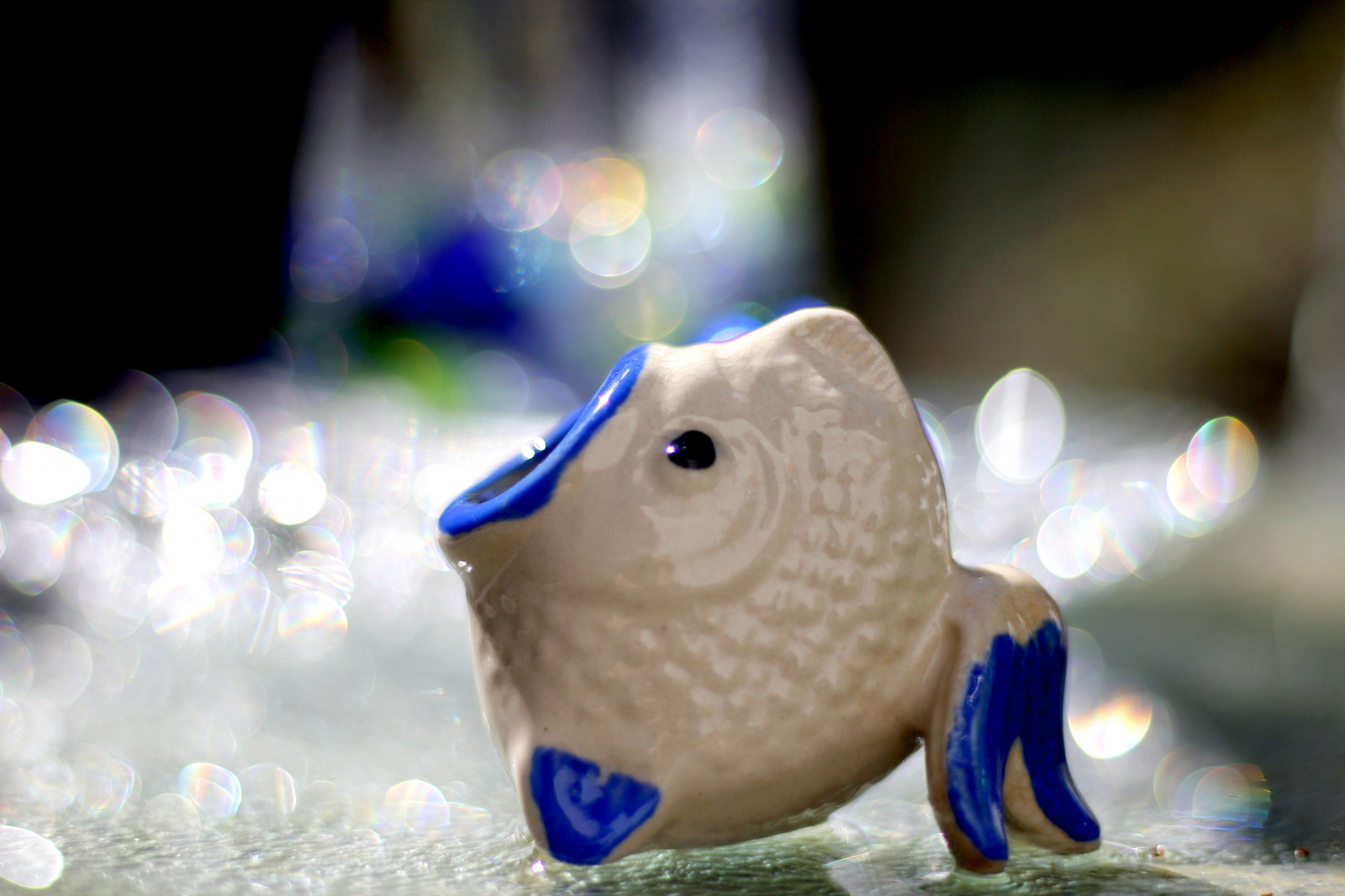 smileonsunday, duhy, bokeh, Jiskra, Bubliny, Ryba, Čína, ornament, uvnitř, insidemyhouse, poklady, věci, kiwi, Nový Zéland, aotearoa, nz, lesk, stálý život, ordinaryart, barvy, barva, modrý, canoneos600d, 500mm, canoneosrebelt3i, canoneoskissx5, 50mm