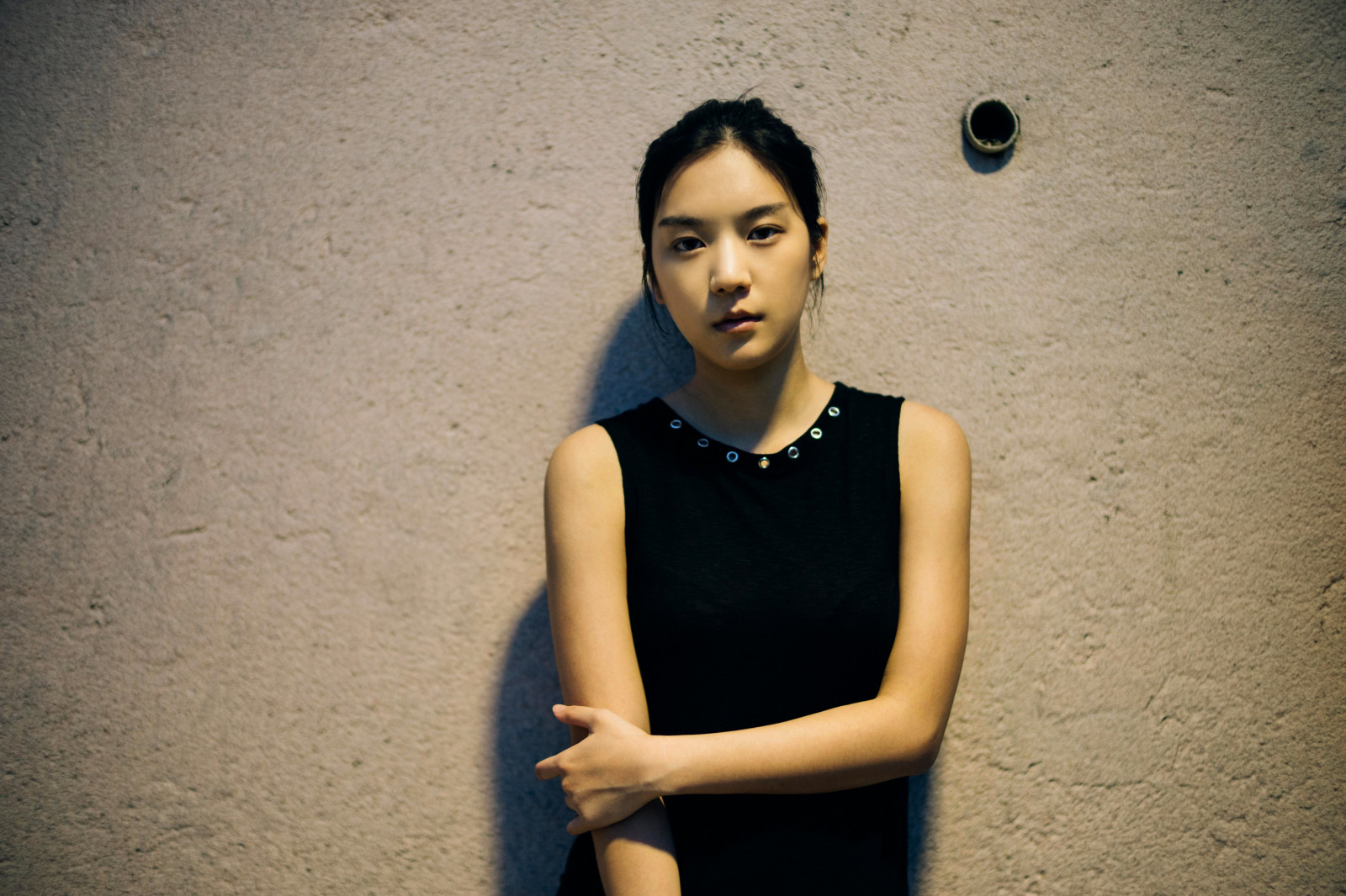 kontrast, lidé, Černá, model, portrét, asijský, stín, stěna, šaty, móda, Sony, beton, světlo, 50mm, náladový, venkovní, dívka, krása, focení, zábava, sonya7ii, fe, krk, hledět, E, rameno, focení, Speedmaster, f095, Zhongyi, mitakon, ilce7m2, jaz, skvrna