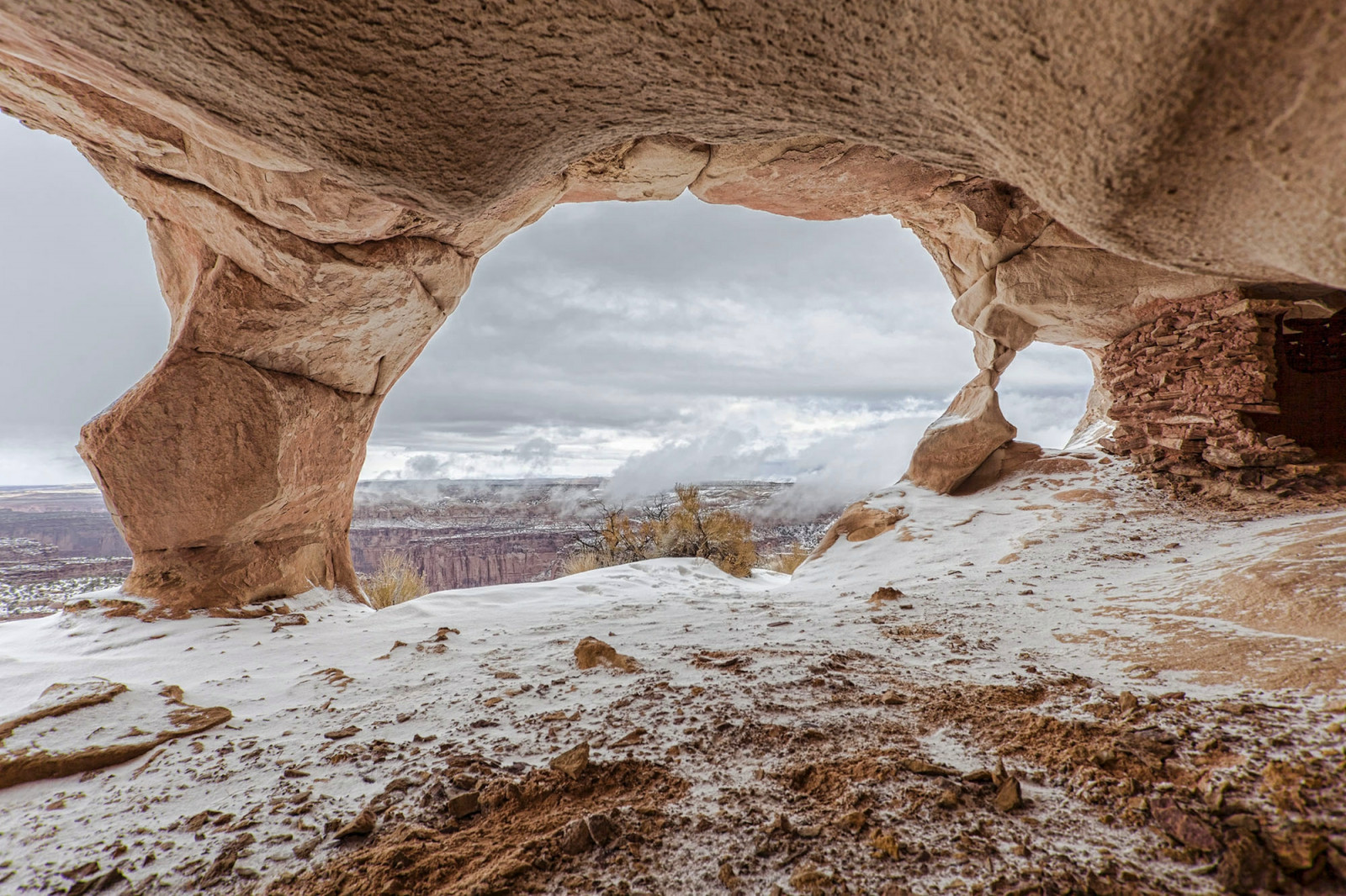 zima, sníh, bouřka, počasí, mlha, mraky, Utah, starověký, skály, indický, písečný, zemědělství, oblouky, rodilý Američan, canyonlandsnationalpark, canyonlands, jeskyně, archeologie, anasazi, sýpka, rockformation, Puebloan, Antrokopologie, Puebloindians, Aztecbuttetrail, Aclove, Wishiwsthr, Bradmcginleyphotography