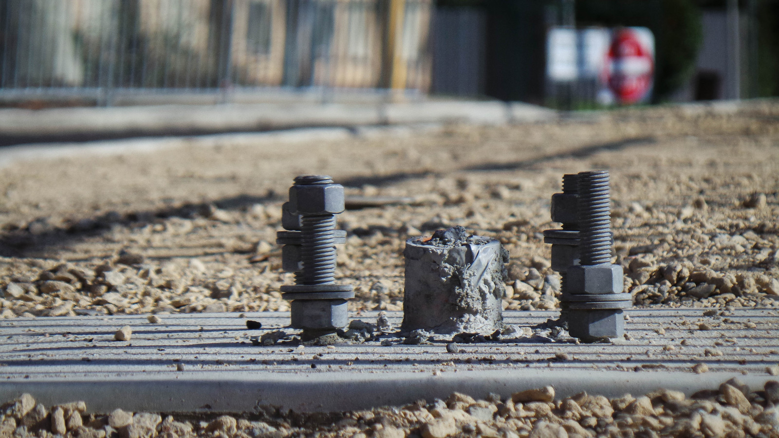 ใหม่, สีแดง, สีขาว, ลงชื่อ, สีเหลือง, รั้ว, คอนกรีต, เทา, เงา, ชั้นใต้ดิน, ซัมซุง, ทางรถไฟ, บรรทัด, มูลนิธิ, แอดิเลด, สลักเกลียว, ห้ามเข้า, กรวด, จุดเริ่มต้น, theen, wayvilleshowgrounds, leaderstreet