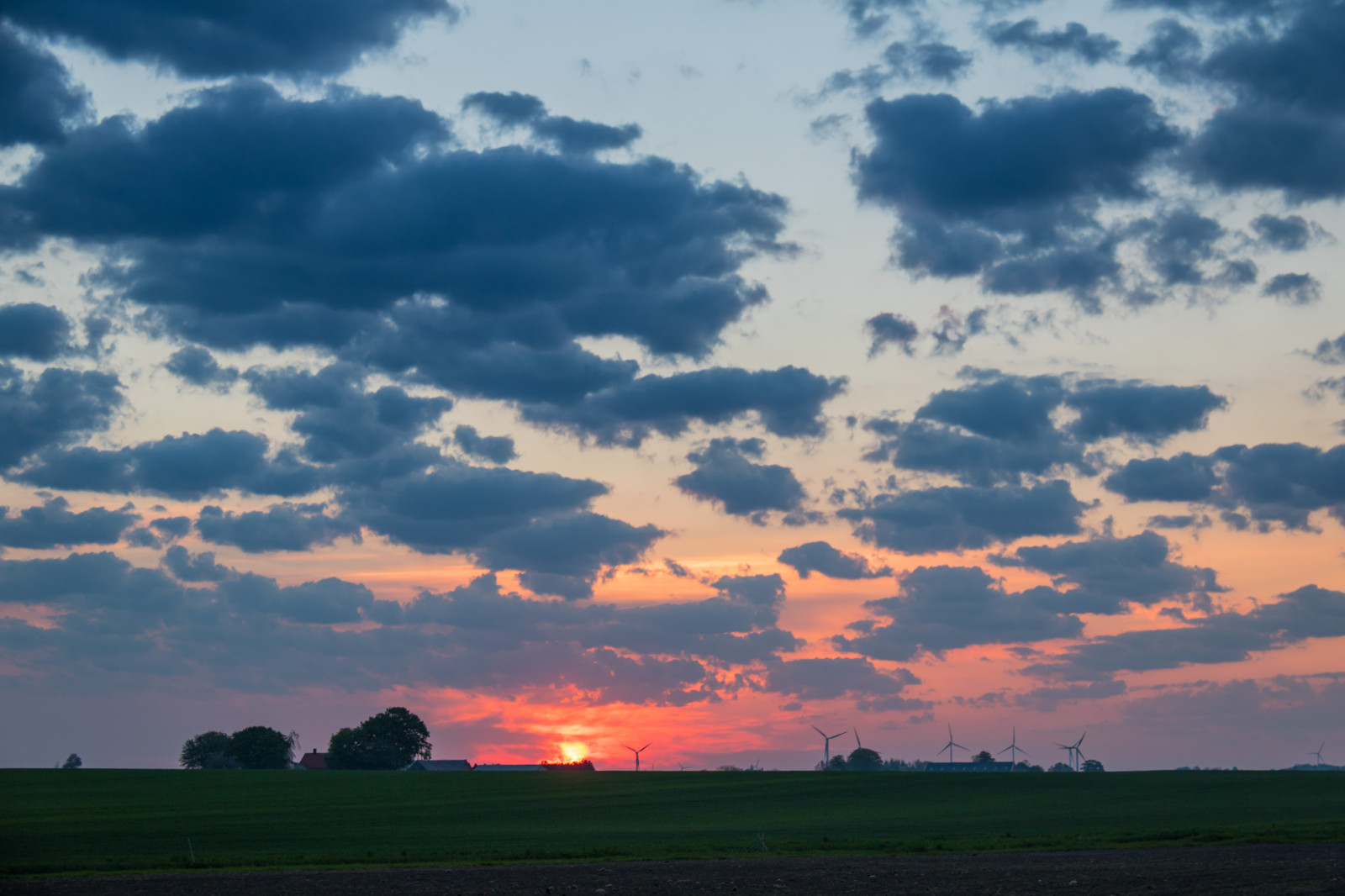 luce del sole, paesaggio, tramonto, erba, cielo, campo, Alba, sera, mattina, orizzonte, atmosfera, crepuscolo, nube, albero, alba, prateria, himmel, campagna, landsbygd, Landskap, Norra by, Gryning, modello canoneos760d exif, geocountry, Marca fotocamera Canon, Geocity, modello di fotocamera canoneos760d, geostate, geolocalizzazione, Lente exif efs18200mmf3556is, exif fare canon, exif ISOSPEED 100, exif focalLength 50 millimetri, apertura exif 50, Söderslätt, prato, pianura, giorno, prateria, area rurale, sfondo del computer, atmosfera della terra, ultimi bagliori, cielo rosso al mattino, fenomeno meteorologico, cumulo, fenomeno, ecoregione, Soluppgang