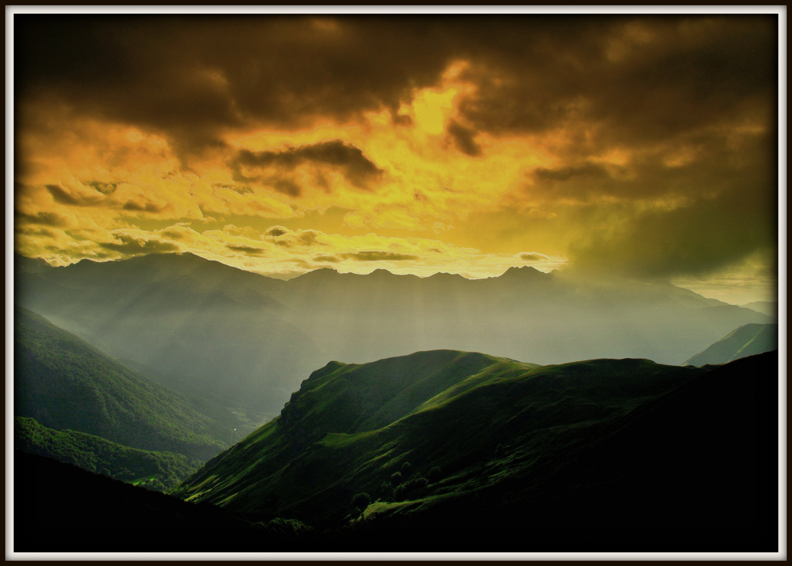 luce del sole, paesaggio, notte, collina, natura, erba, cielo, nuvole, Alba, verde, sera, mattina, nebbia, Magia, Sole, orizzonte, atmosfera, polvere, paesaggio mount, distretto del Lago, ARTE, raggio, nube, nebbia, tramonto, montagna, alba, elitegalleryaoi, creativo, magico, artistoftheyearlevel3, bestcapturesaoi, artistoftheyearlevel4, artistoftheyearlevel5, artistoftheyearlevel6, Frankreich, Oberberg, montanaro, Pyren en, sfondo del computer, ultimi bagliori, morfologie montane, catena montuosa, collina stazione, fenomeno meteorologico, abbattere, fenomeno, virtualjourney, Anche se, stock photography