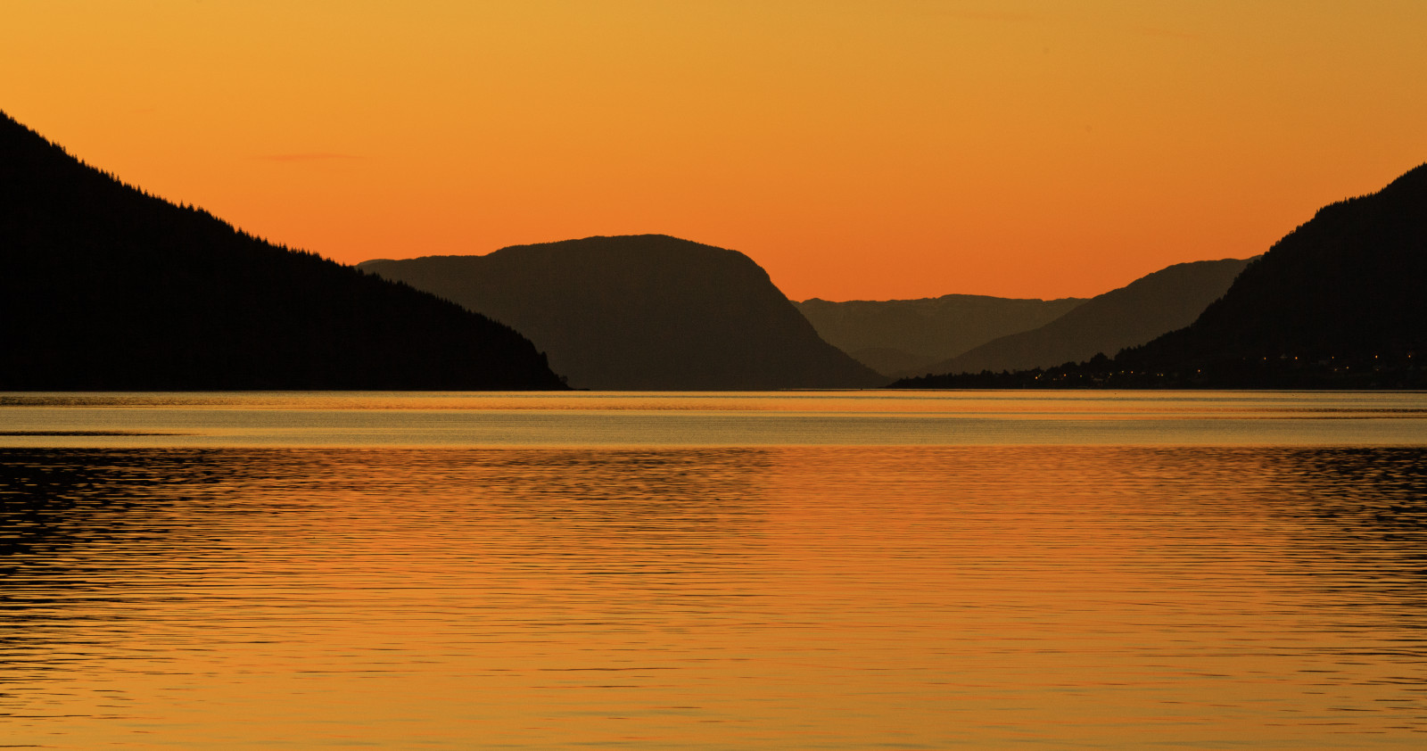 slunečnímu záření, krajina, západ slunce, moře, kopec, jezero, voda, Příroda, odraz, nebe, svítání, uklidnit, Norsko, večer, ráno, řeka, slunce, horizont, fjord, soumrak, hora, svítání, nádrž, norge, Hordaland, jezero, počítač tapeta, odlesk, Západ slunce, vstupní, ef135mmf2lusm, hardanger, Dimmelsvik