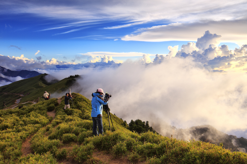 cielo, nube, morfologie montane, natura, montagna, cresta, natura selvaggia, collina, catena montuosa, montanaro, paesaggio mount, albero, collina stazione, mattina, fenomeno meteorologico, erba, paesaggio, Parco Nazionale, luce del sole, Terreno, Turismo, vertice, orizzonte, abbattere, campo, scarpata, avventura, prateria, valle, roccia, Alpi, elevazione
