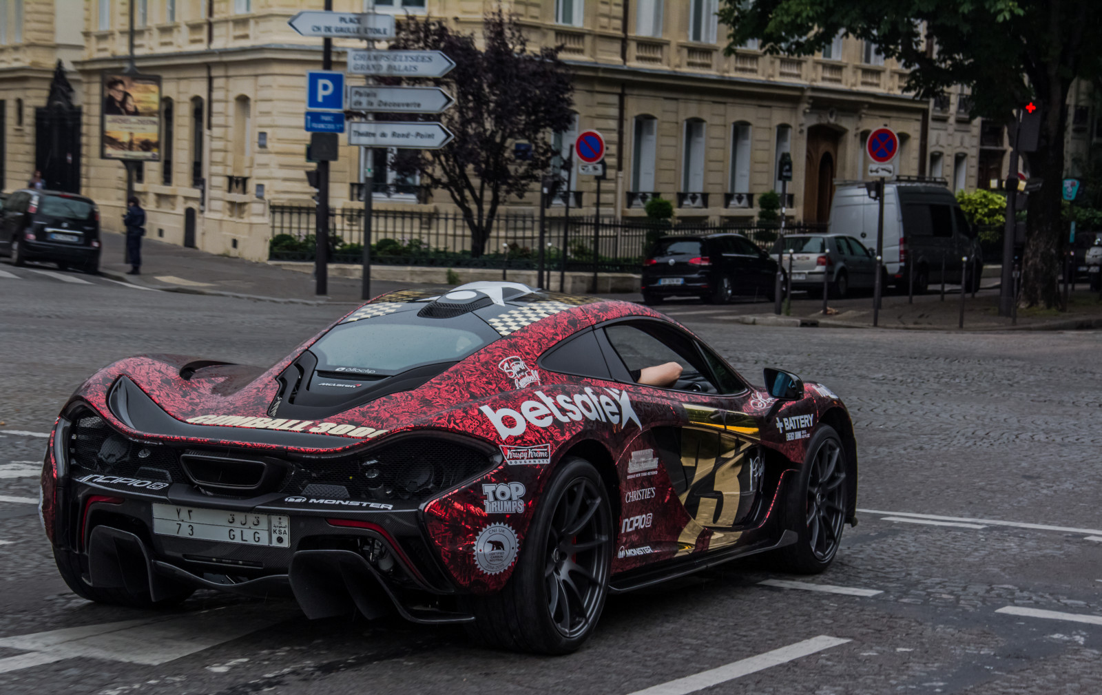Paříž, cars, auto, Kánon, fotografování, flickr, skvělý, super, bod, voiture, exotický, McLaren, puntíkovaný, drahý, 3000, superauto, špinění, Gumball, p1, sportovní auto, sportscars, Supercars, tramvaje, 2014, D600, worldcars, Hyperauta, worldofcars