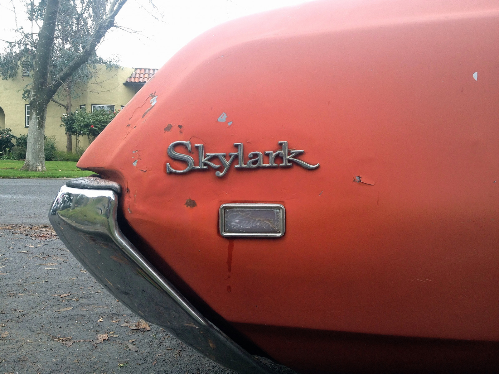 krajina, město, ulice, auto, městský, Červené, vozidlo, ráno, rez, růže, Buick, rozklad, Dojíždějící, veteránem, okolí, chróm, křižník, Zvyk, odznak, horká kola, Křupavý, patina, rezavý, Pohled, malovat, detail, písmena, nahrané flickrmobile, flickriosapp filtr nofilter, odlupování, auto, klasický, scénický, symbol, typ, zaparkoval, automobilového designu, automobilový exteriér, nárazník, kompaktní vůz, motorové vozidlo, druh dopravy, střední velikost auta, auto part, Stockton, automotive Lighting, skřivan, vehicle door