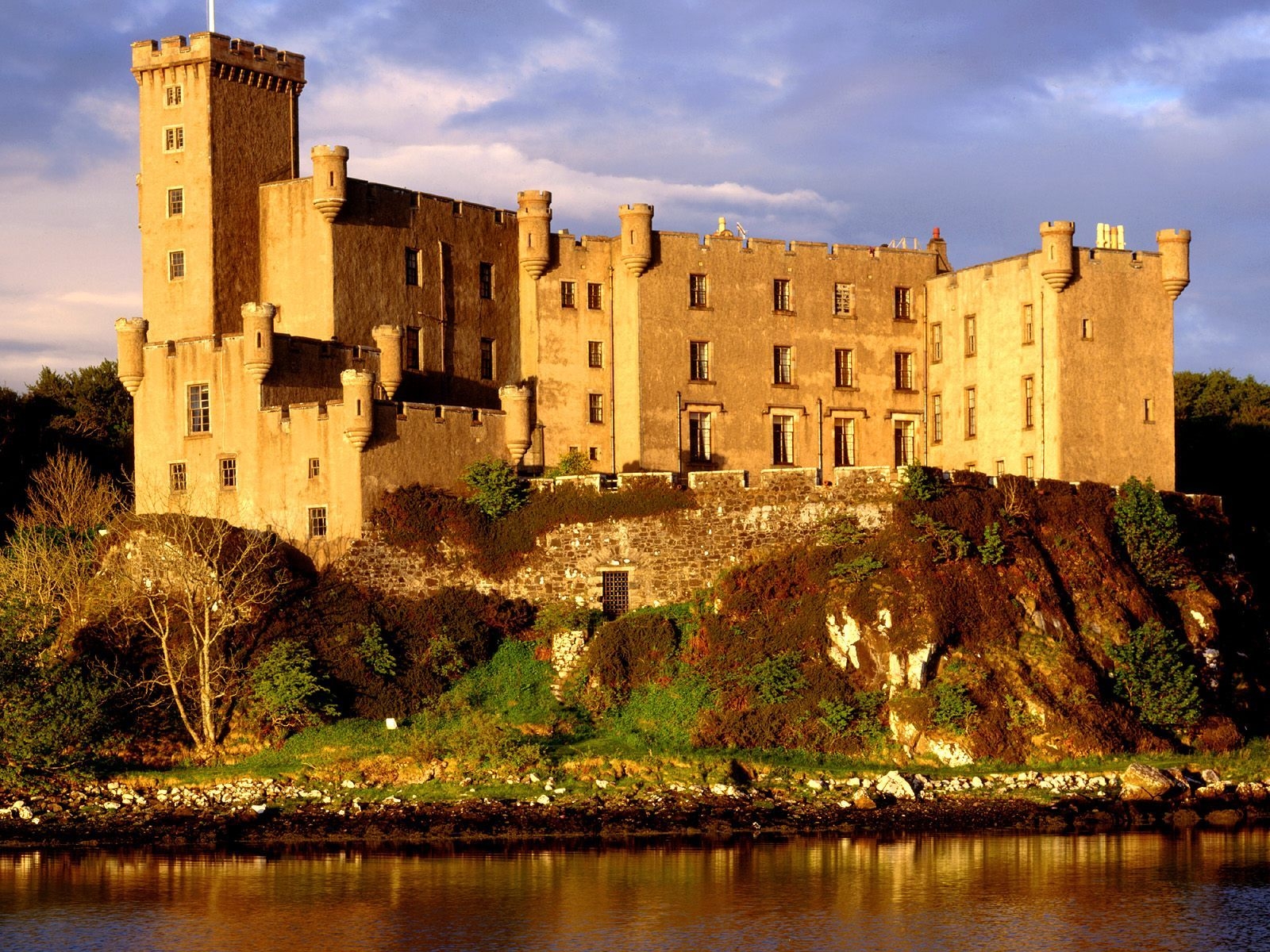 Wallpaper Dunvegan Castle Isle Of Skye Scotland 1600x1200 wallpaper-dunvegan-castle-isle-of-skye-scotland-1600x1200