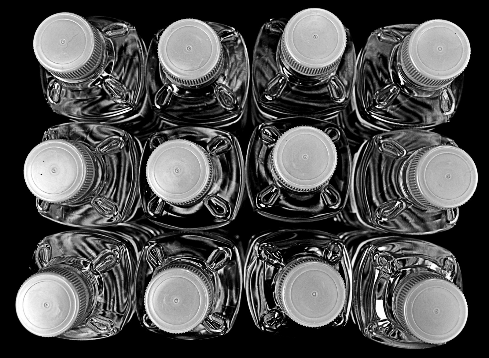 Černý a bílý, produkt, hliníková plechovka, monochromatické fotografování, skleněná láhev, černobílý, kruh, Sklenice, kov, font, láhev, nádobí