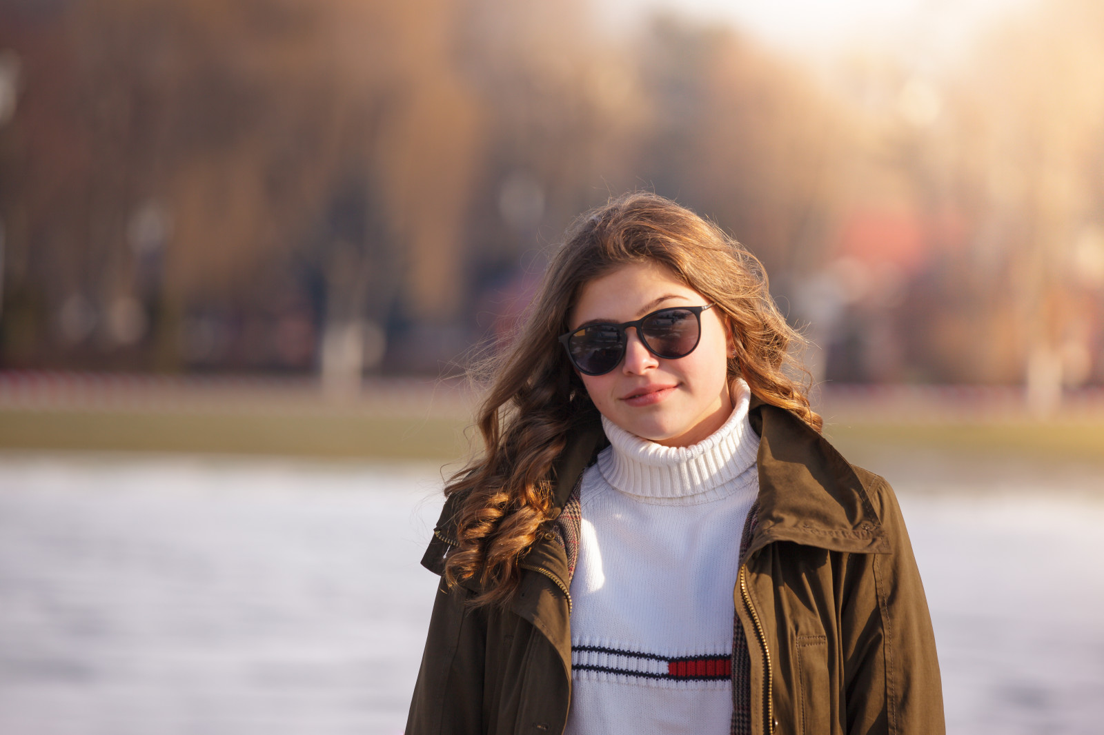sollys, mennesker, Kvinder, by, gade, langt hår, solbriller, briller, elsker, vinter, fotografering, Sol, mode, verden, pels, liv, Person, varm, KUNST, lys, dag, farver, fedt nok, pige, skønhed, naturlig, smil, belysning, dame, se, sjovt, drøm, linje, beliggenhed, retning, vidunderlig, levende, milepæl, elegant, perfektionere, natura, blond, passion, portret, Expresion, autentisk, stiilife, conection, atitude, håndværker, vagtsom, portrætfotografering, menneskehår farve, vision pleje, overtøj, briller, diferent, placeringer, health beauty