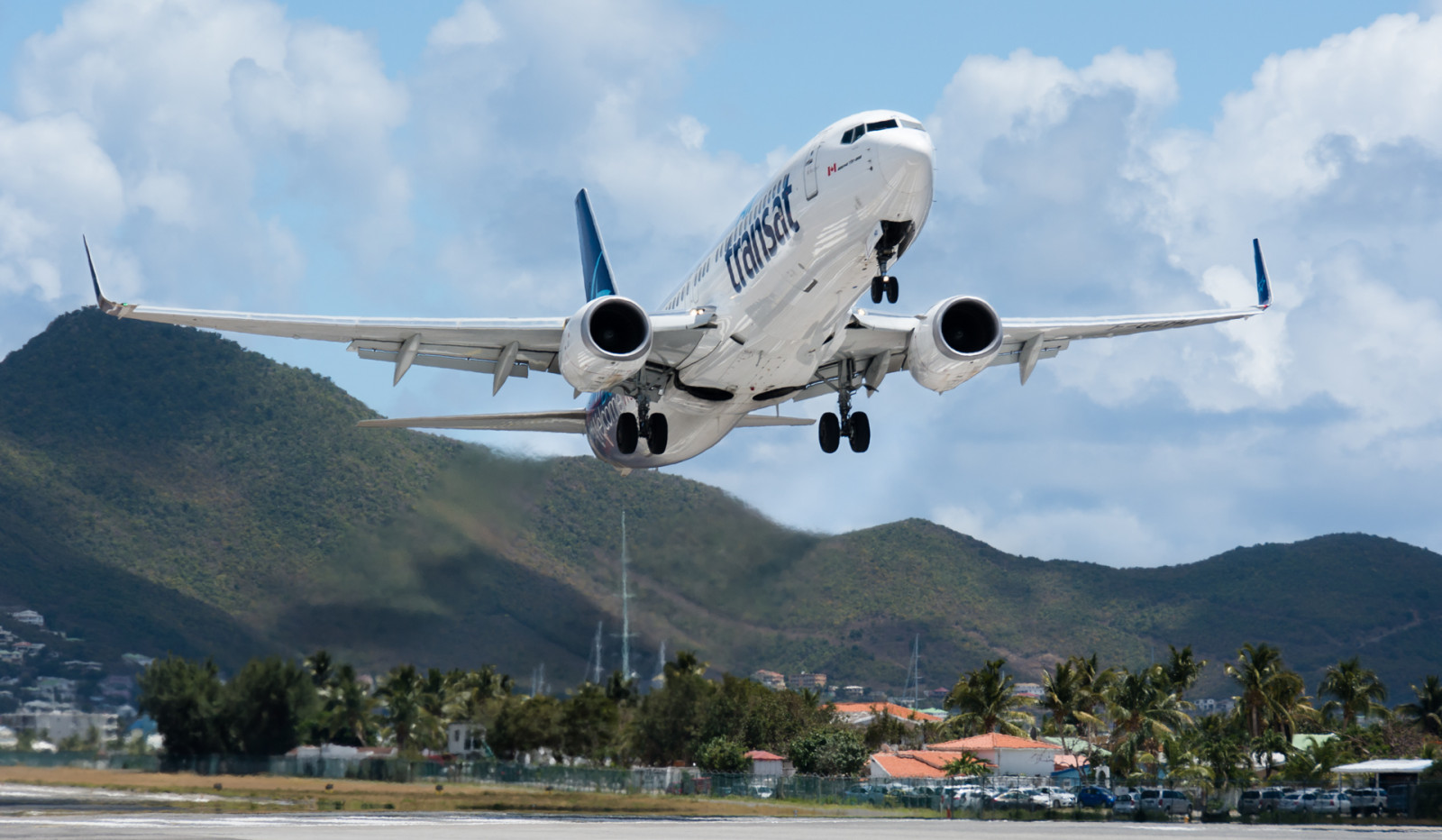 hora, hory, zelená, letadlo, letoun, letiště, Nikon, taxi, letadlo, letectví, kopec, kopce, letecká linka, Boeing, stmaarten, Vzlétnout, přistávací dráha, SXM, dopravní letoun linkový, 737, sintmaarten, pojíždění, B737, 737800, Tncm, airtransat, b737800, 738, b738, D7100, Království v Německu, bensenior, fgzhd, nikond7100