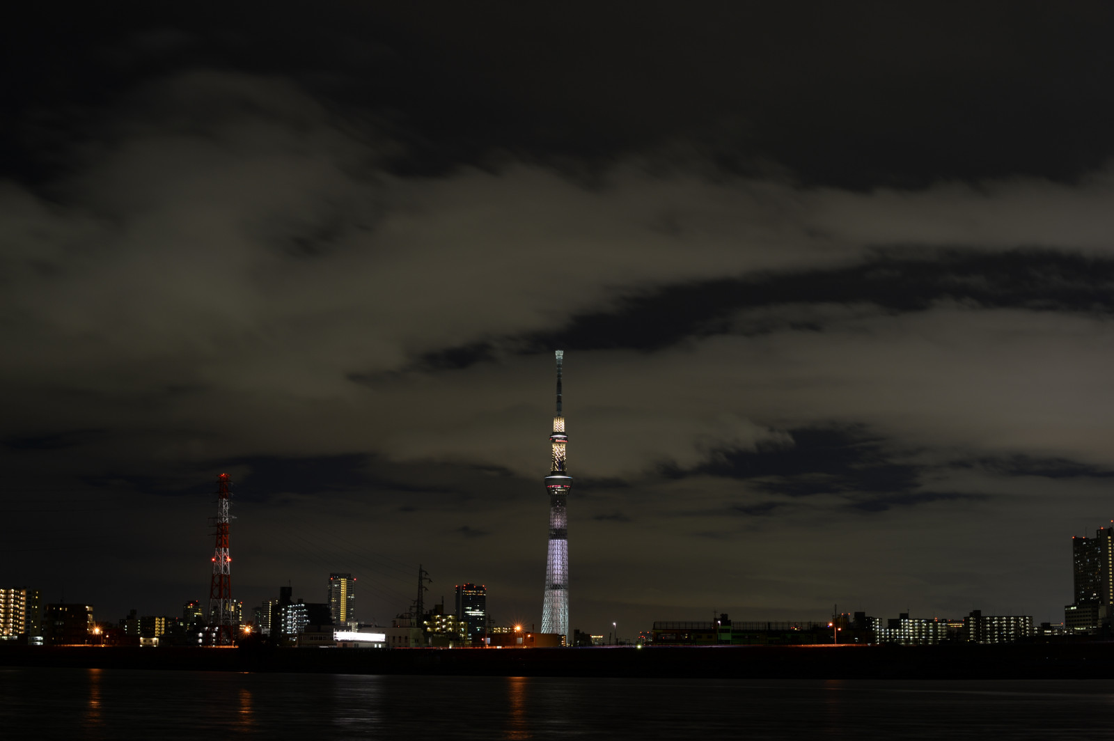 Japonsko, panoráma města, noc, architektura, nebe, Blesk, bouřka, panoráma, večer, věž, atmosféra, Nikon, soumrak, hrom, Tokio, jp, Skytree, mrak, NIKKOR, počasí, svítání, osvětlené, osvětlení, bouřka, tma, mezník, Tokyo Sky Tree, horikiri, df, afs58mmf14g, afsnikkor58mmf14g, whitechocolat, Atmosféra Země
