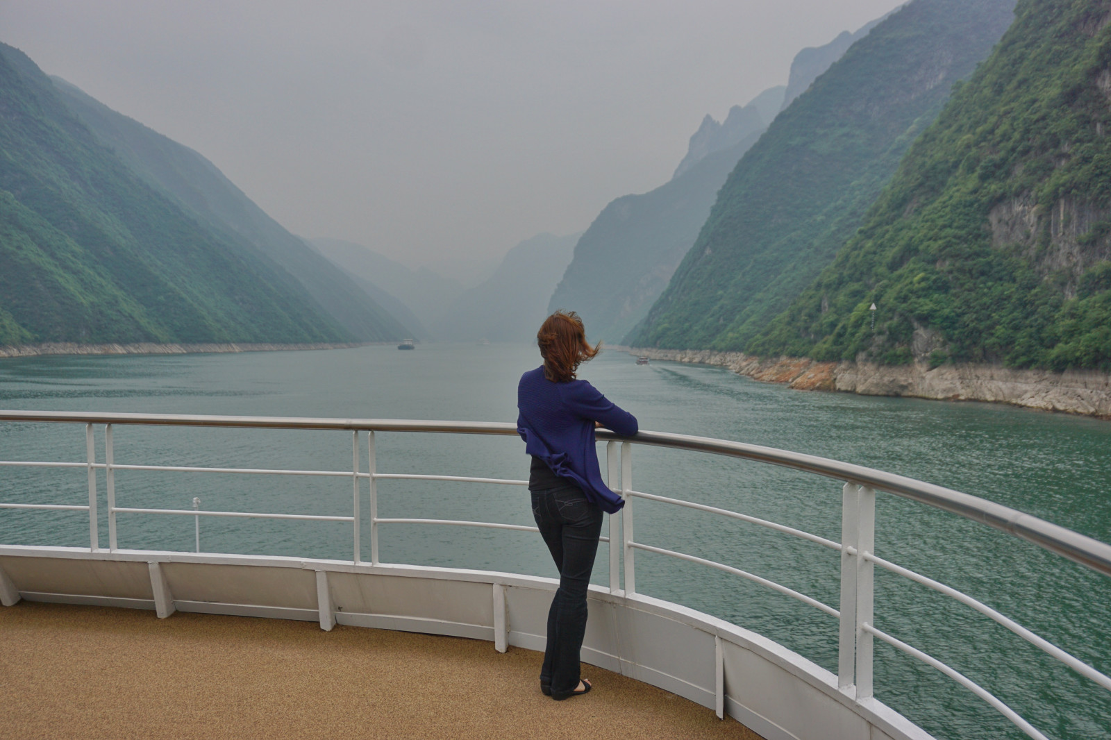 Čína, cestovat, plavba, žena, hory, voda, mlha, řeka, krajina, tři, loď, smog, jaro, loď, turista, kopce, paluba, Yangtze, soutěsky, beyondhue