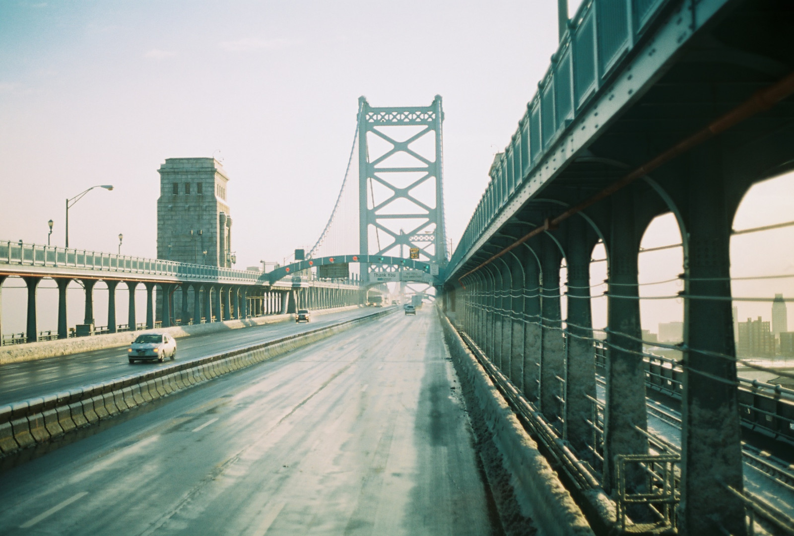 vej, gade, by, bro, vinter, lys, by-, Sol, sne, kold, bygning, film, Philadelphia, farver, skyline, arkitektur, analog, Canon, franklin, downtown, bybilledet, Kodak, AE1, korn, byliv, Solrig, milepæl, lightleak, falmede, 35mmfilm, lensflare, philly, analog, canonae1, urbanphotography, Urbex, urbansetting, philadelphialight, riverben, phillylight, camdendeleware