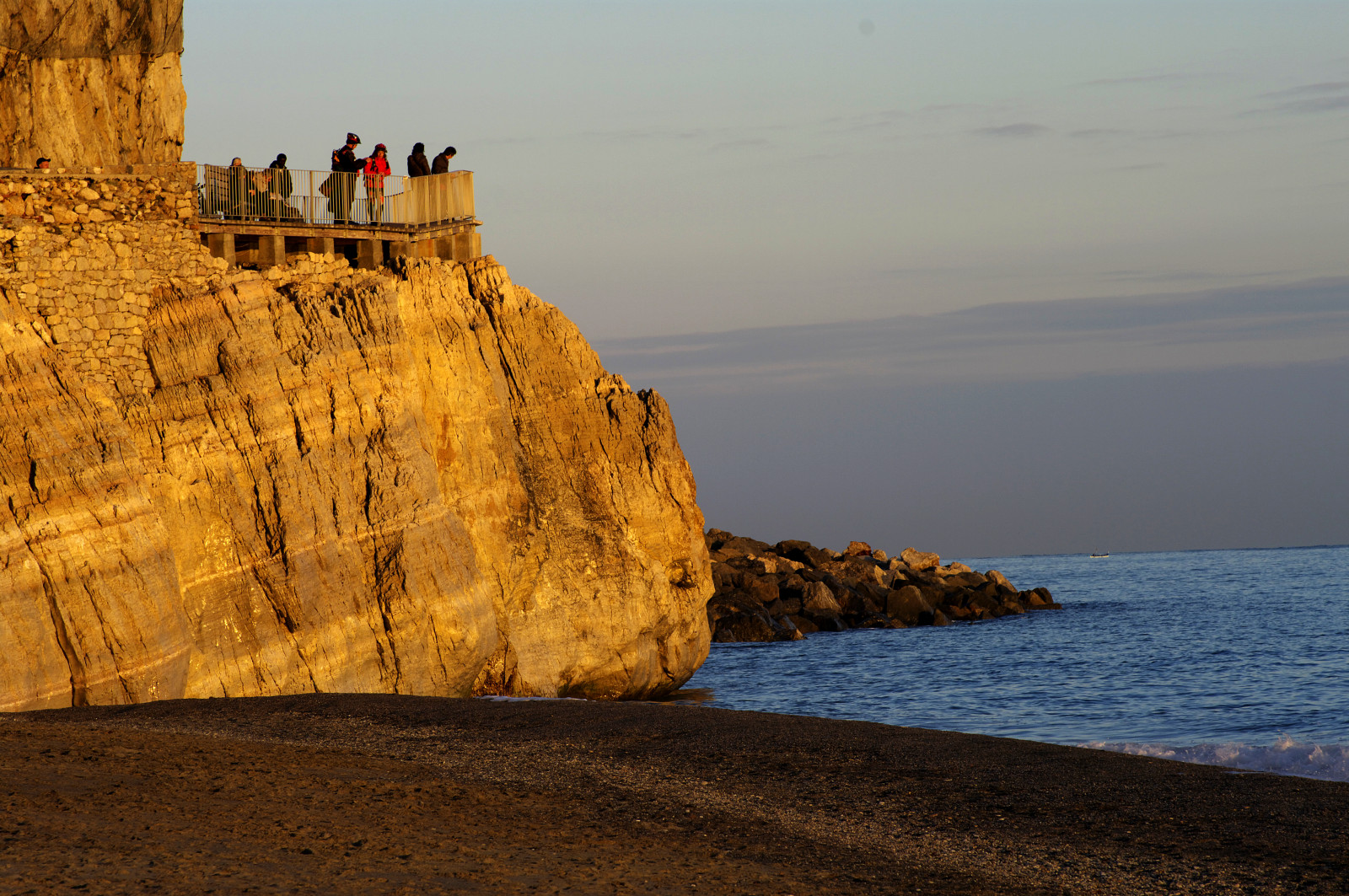 krajina, lidé, západ slunce, moře, záliv, Skála, pobřeží, písek, nebe, pláž, věž, pobřeží, útes, slunce, horizont, panoráma, pelerína, Formace, tóny, Terén, oceán, cielo, materiál, kobyla, podrážka, persone, colori, spiaggia, geologie, landform