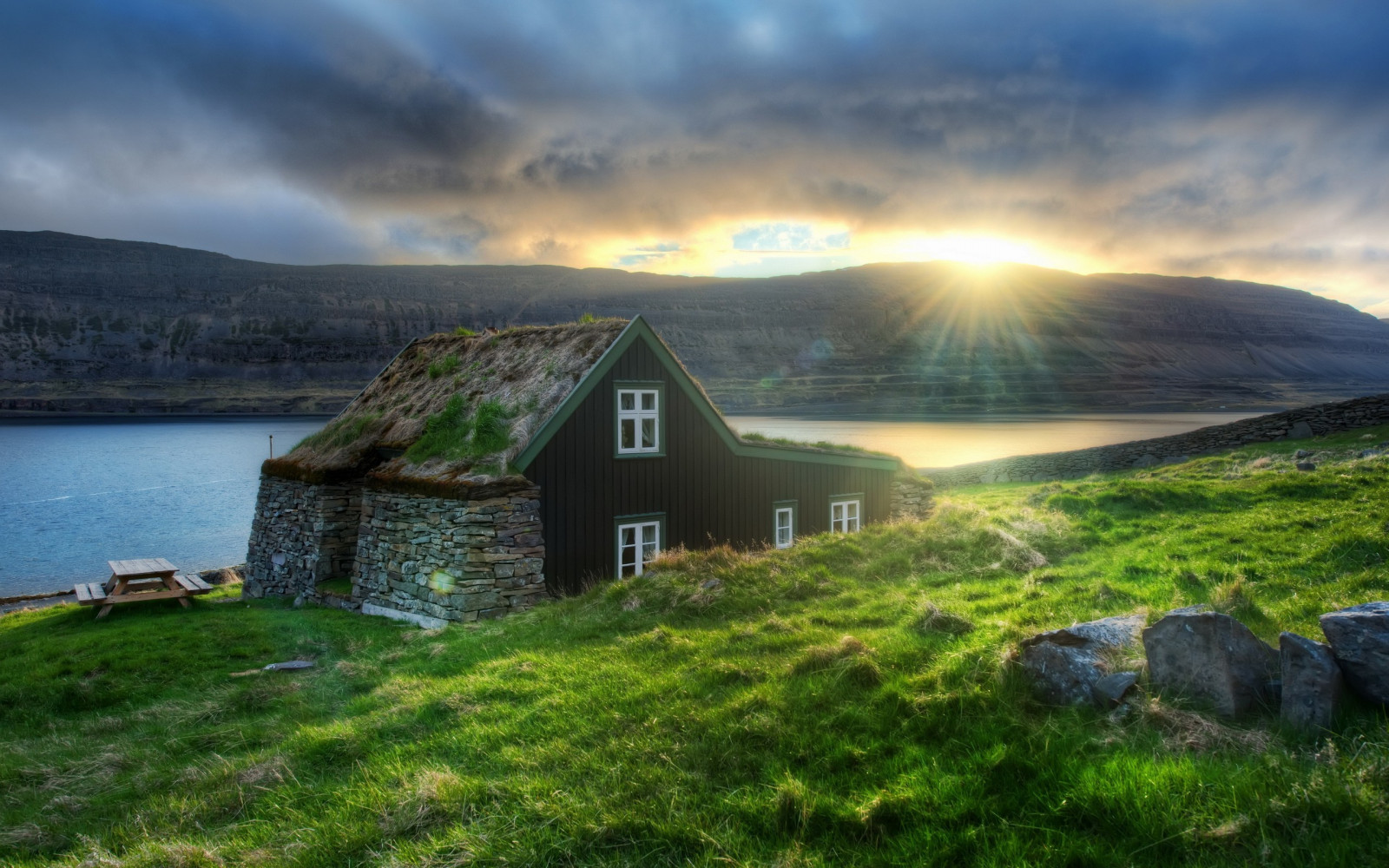 napfény, tájkép, tenger, öböl, hegy, tó, reggel, tengerpart, fjord, Terep, felhő, hegy, rezervoár, felvidéki, 2560x1600 px, tó, vidéki térség, víztömeg, hegység