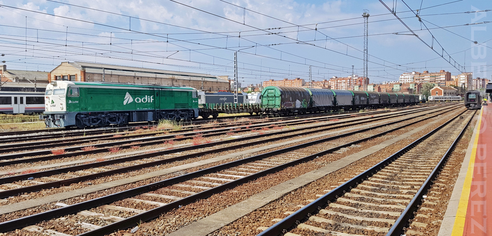 vozidlo, vlak, železnice, vlakové nádraží, Madrid, doprava, lokomotiva, Leon, Los Angeles, TRD, rychlá přeprava, strom, železnice, vlaky, kolejnice, stanice, Císařský, de, castilla, dráha, y, motorová nafta, obytný prostor, veřejná doprava, železniční doprava, kolejová vozidla, železniční vůz, estacion, Ferrocarril, locomotora, ADIF, ffcc, běžím, Trenes, Mercancias, ESPA Oles, elektrická lokomotiva, 594, ferrocarriles, 321, ttrain, 321008