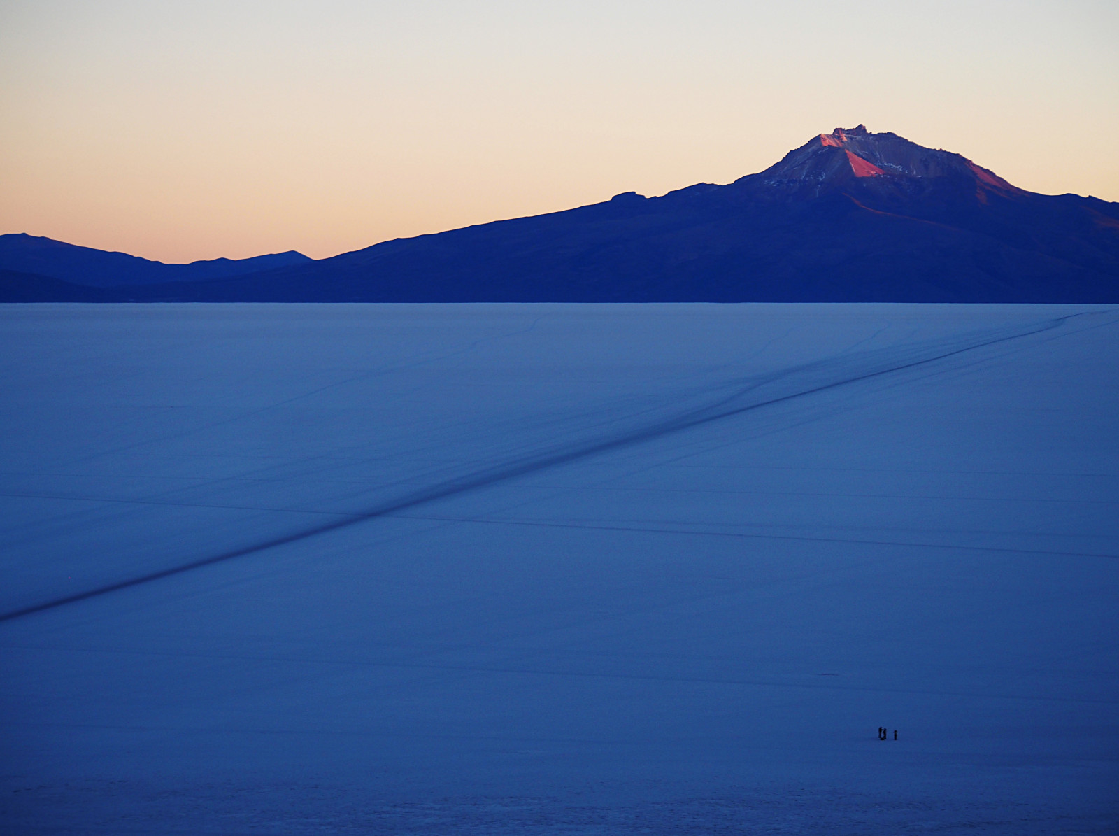 landskab, solnedgang, hav, bakke, sø, vand, natur, afspejling, himmel, solopgang, berolige, blå, aften, morgen, ørken, horisont, atmosfære, Bolivia, skumring, plateau, farver, bjerg, daggry, skønhed, drøm, lille, ikke noget, couleur, montagne, almindeligt, reservoir, NGC, exterieur, highland, loch, efterglød, bjergkæde, faldt, økoregion, salar, bolivie, potosi