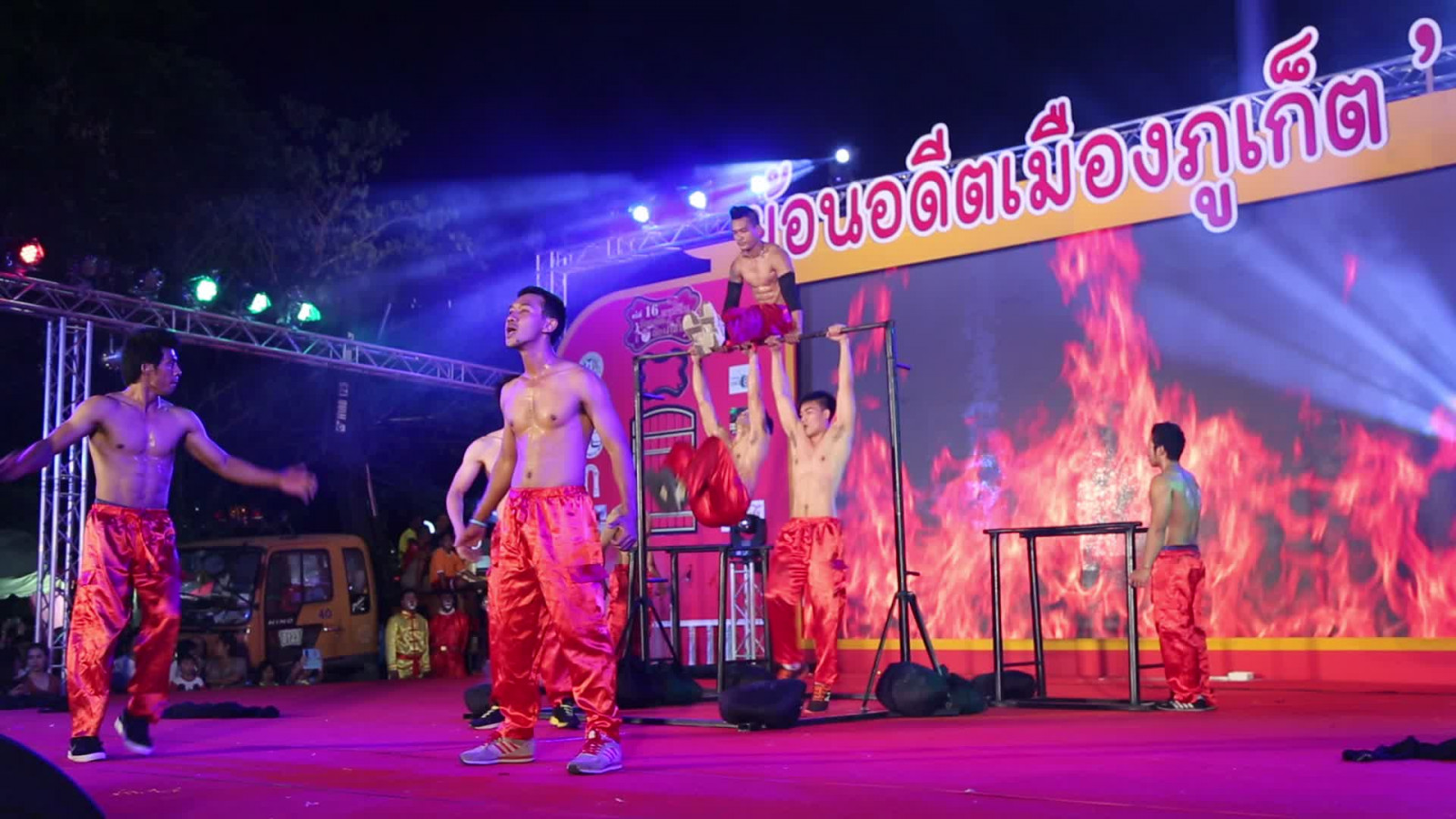 lidé, starý, asijský, móda, čínština, tanečník, Thai, Nový, venkovní, dívka, dívky, festival, představení, fáze, styl, tanec, skupina, show, phuket, phuketian, phuketphotographernet, forumlinvoyagecom, httpforumlinvoyagecom, oblek, hudební divadlo, performance, rockový koncert, múzických umění