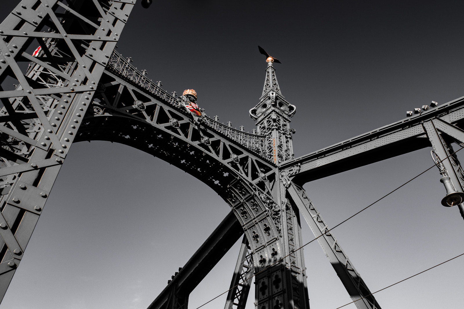 monocromo, architettura, cielo, ponte, metallo, Budapest, Ungheria, metropoli, struttura, nube, albero, all'aperto, punto di riferimento, ZUIKO, Colorato, 24, colorato, libertybridge, attrazione turistica, bianco e nero, fotografia in bianco e nero, selectivecoloring, szabadsaghid, fixed link
