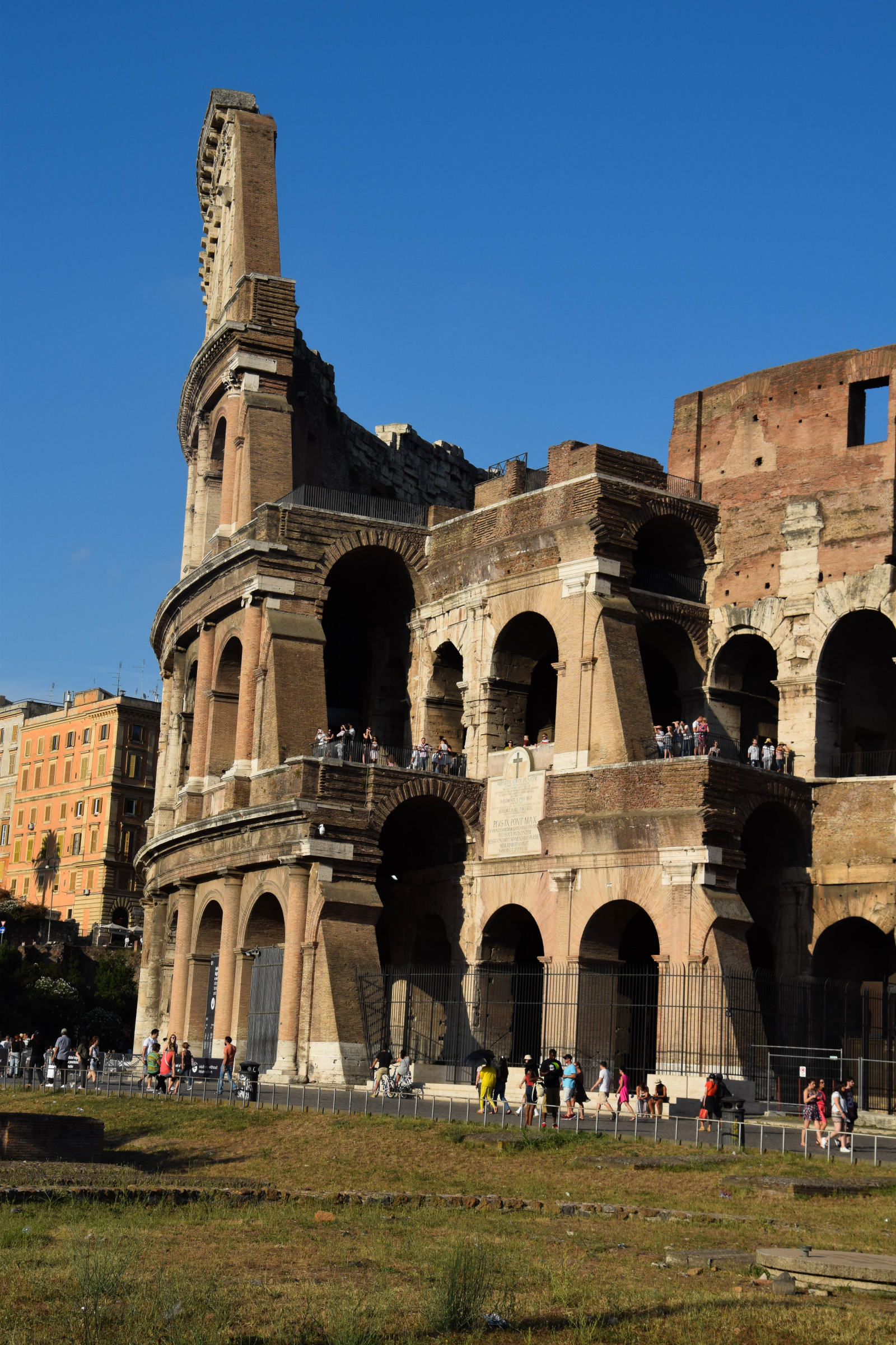 Tempel, Stadt, Italien, die Architektur, Alt, Tourismus, Europa, Bogen, Rom, Ruinen, Kolosseum, Arena, Monument, Rom, alte Stadt, Roma, Romerskarkitektur, Titus, Colosseo, Piazzadelcolosseo, Amfiteater, Amphitatrumflavium, Vespanius, Wahrzeichen, alte Geschichte, menschliche Siedlung, Historische Seite, Anbetungsstätte, antikes Rom, Mittelalter, Alte römische Architektur