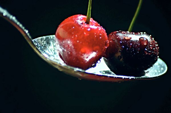 fruits,drops,blackbackground,cherry,macro,food