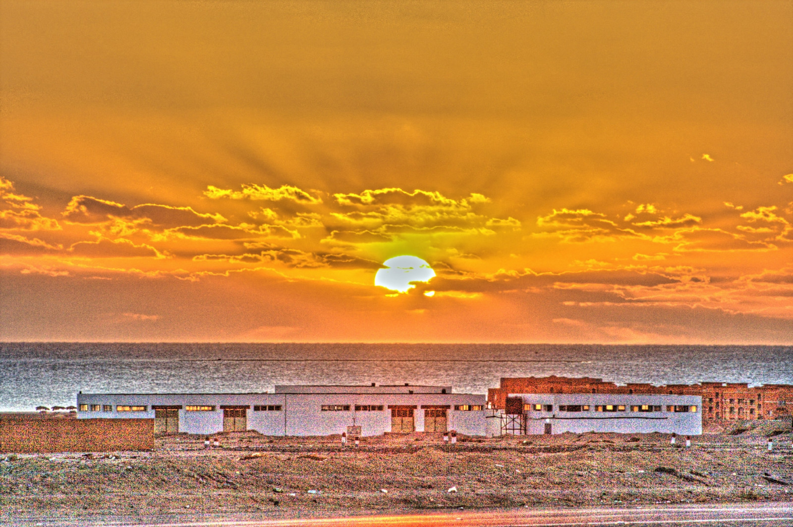 slunečnímu záření, západ slunce, moře, voda, pobřeží, nebe, svítání, uklidnit, večer, ráno, slunce, Kánon, HDR, horizont, soumrak, Drsný, tonemapping, mrak, paprsky, svítání, oceán, budovy, vlna, odlesk, CR2, manav, manavgupta, mgupta, gmanav, Hurghada, Fattal, qtpfsgui, digitalrebel, fauxhdr, rawtohdr