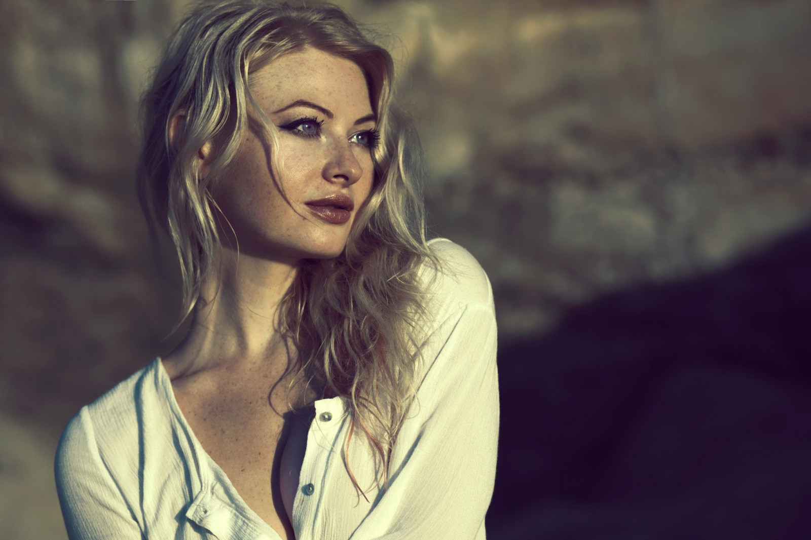 tvář, ženy, model, portrét, blondýnka, odvrátila, modré oči, brýle, vlnité vlasy, fotografování, výstřih, Pehy, móda, bílý oděv, šťavnaté rty, Osoba, sideboob, samolibě se šklebit, dívka, krása, usměj se, oko, žena, dáma, portrétní fotografie, focení, mimika