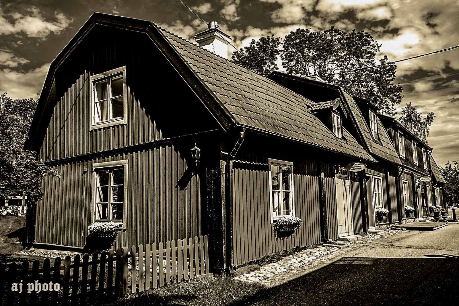 slunečnímu záření, starý, černobílý, budova, nebe, dřevo, Dům, slunce, dějiny, letní, Stockholm, Švédsko, denní světlo, chalupa, slunce, chatrč, Sverige, strom, Černá bílá, byggnad, hus, svartvitt, sommar, stará budova, gammal, domů, nikond5200, fasáda, Černý a bílý, monochromatické fotografování, srub, starý dům, solsken, Barkarby, Gammalthus, Dagtid, Gammalbyggnad