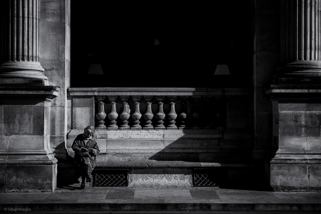 Černá, fotografie, Černý a bílý, mezník, sloupec, infrastruktura, tma, monochromatické fotografování, noc, struktura, fotografování, světlo, architektura, odraz, urban area, černobílý, okno, ulice, nebe, symetrie, stín, fasáda, půlnoc, metropole, večer, stock photography, město, budova