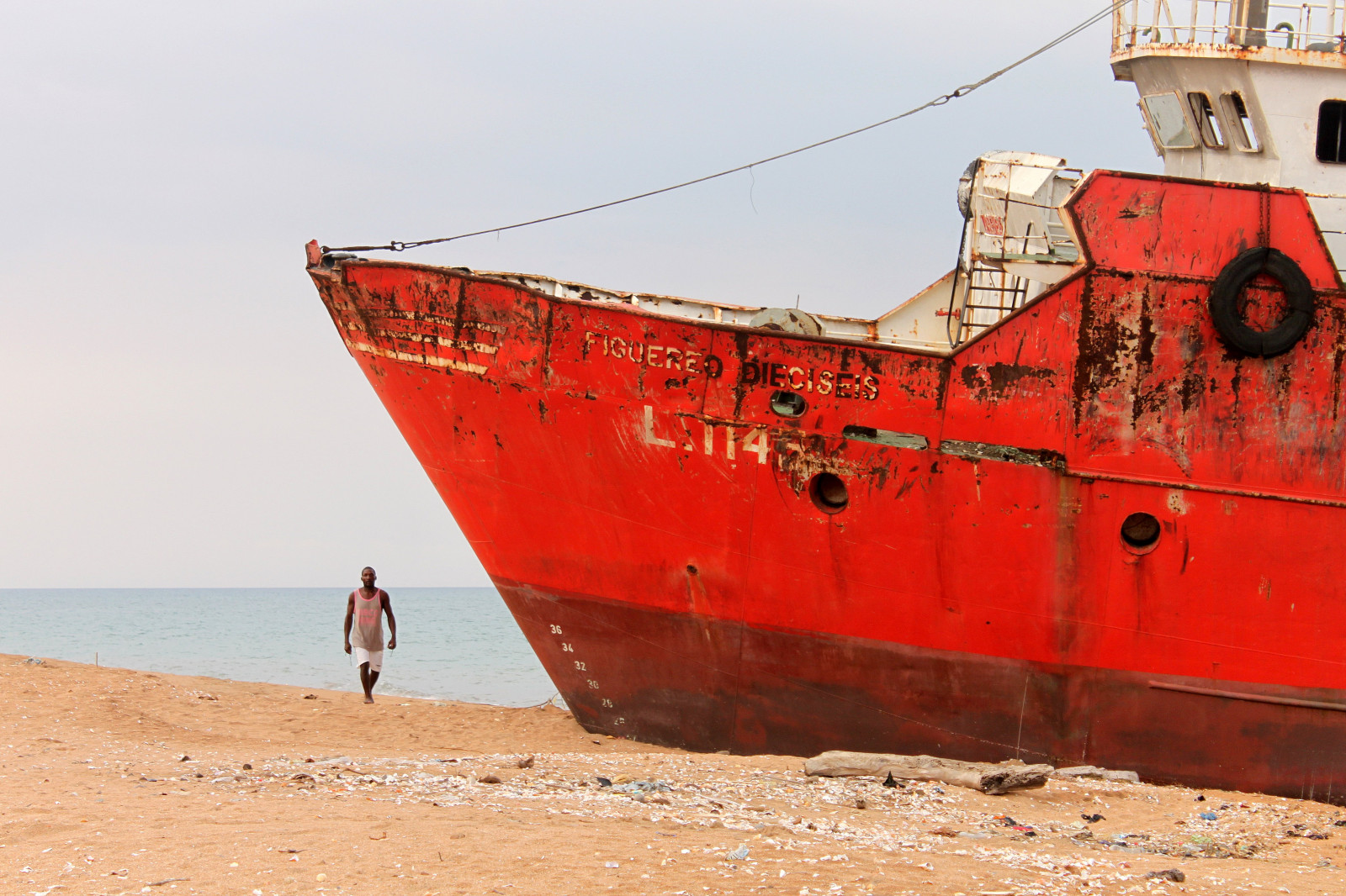 เรือ, เรือ, ทะเล, ทราย, สีแดง, ยานพาหนะ, ชายหาด, ซากเรืออัปปาง, แอฟริกา, Bulk Carrier, สำรวจ, เต่า, เรือบรรทุกสินค้า, praia, อับปาง, เกลเลียน, คาราเวล, เรือบรรทุกน้ำมัน, เรือประมง, การขนส่งสินค้า, areia, navio, naufragio, stp, andr pipa, photobyandr pipa, เอกเตอร์เดอร์, เส้นศูนย์สูตร, Tartarugas, กิ้งก่า, encalhado, naufragado, สนามกอล์ฟ, Micolo, saotom epr ncipe