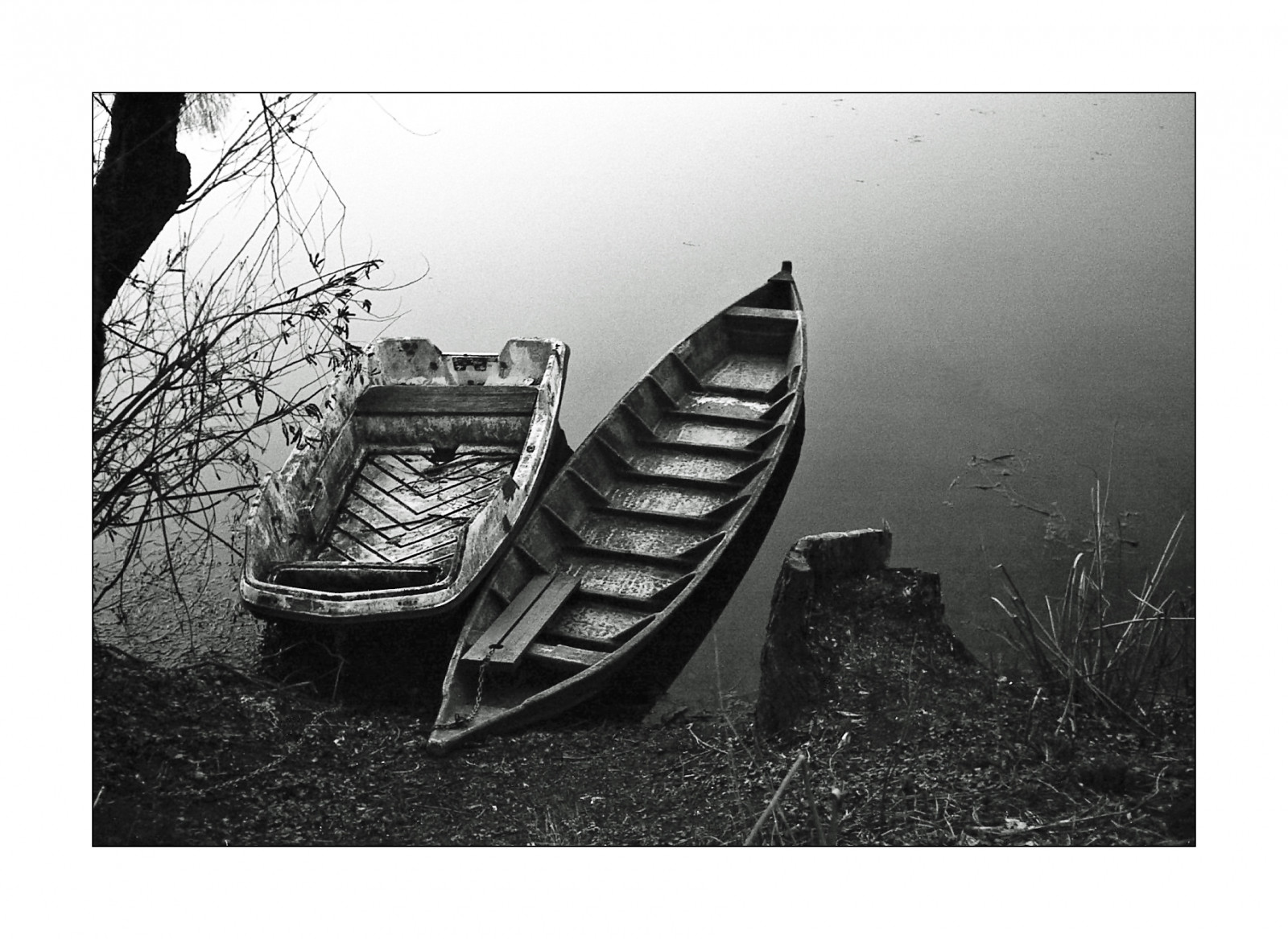 černobílý, voda, vozidlo, fotografování, nádrž, objektiv, rozvoj, 35MM, clona, natáčení, úhel, C, tělesné, lago, film, automatický, sovětský, naskenované, monocromo, acqua, fiume, lomo, 150, 135, mld, 20, dálkoměr, analogový, 25, kompaktní, pDC, blackwithe, lodi, Lodigiano, Černý a bílý, monochromatické fotografování, zátiší fotografování, pellicola, bianconero, analogica, ROLLEI, domácí výroba, ADOX, sovietcamera, 112, ap, analogicait, 73, přednost, elektra112, cds, industar73, 2840, telemetro, ortho, adonal, stock photography, visual arts, product design