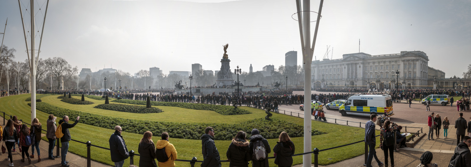 Londýn, město, tráva, nebe, vozidlo, Cestovní ruch, mrakodrap, slunce, Kánon, panoráma, náměstí, metropole, palác, královský, strážní, změna, strom, centrum, pano, rostlina, fotosondag, náměstí, morgon, dav, rekreace, 2470, urban area, Metropolitní oblast, Buckingham, fs160313, happening, Včelaře