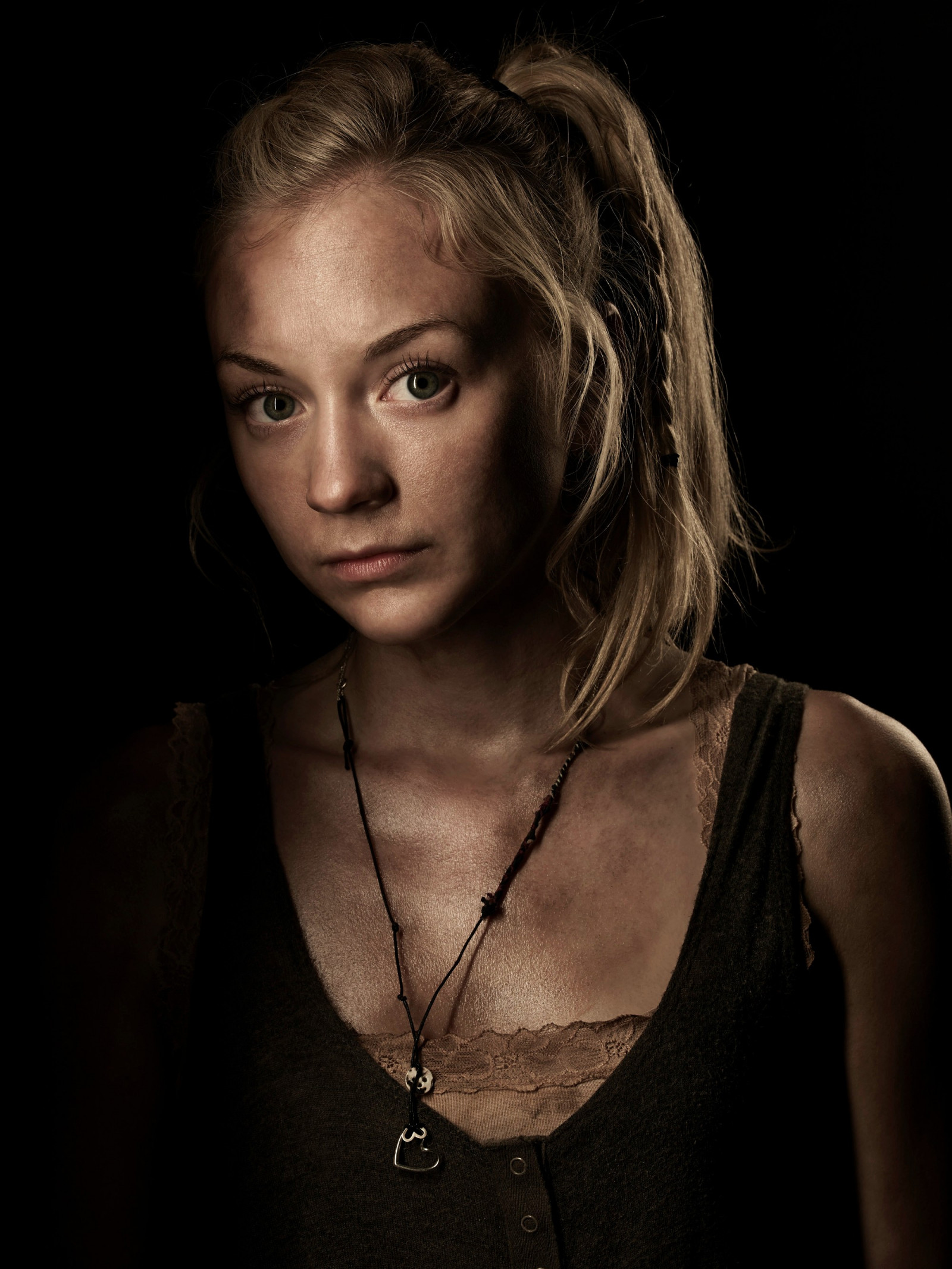tvář, Černá, ženy, černobílý, model, portrét, dlouhé vlasy, fotografování, móda, vlasy, Walking Dead, Emily Kinney, Osoba, hlava, Beth Greene, dívka, krása, oko, žena, dáma, tma, účes, Černý a bílý, monochromatické fotografování, portrétní fotografie, focení, hnědé vlasy, umění model