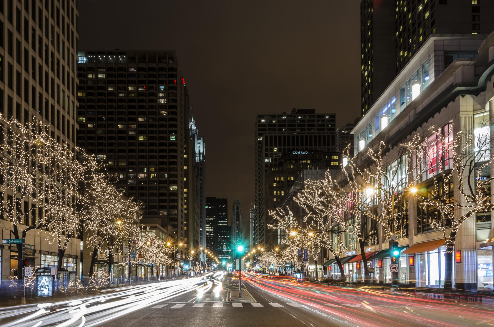 gadebelysning, by, gade, bybilledet, nat, arkitektur, bil, bygning, afspejling, himmel, vinter, vej, skyline, skyskraber, aften, Trafik, by, Nikon, Rådhusplads, Illinois, Chicago, metropol, infrastruktur, fodgænger, lys, lang, udsættelse, træ, downtown, lukker, langsom, belysning, stier, ejerlejlighed, milepæl, dagtimerne, bane, byområde, hovedstadsområde, kvarter, højhus, blandet brug, flips, overlevende, Fisher-Price, Går ingen steder, guapas, NDC, emelexista, southernbreeze, QROO, quesevayantodos, january27, tmntgame, porquetulovales, pdrtv, dota2, worldvisiongifts, eljugadordelpartido, migraduacionslc, fpwishlist, holidayexperts, migraduacionidea, nadeshotonellen, latinamericagocrazy, alamodrivehappy, nickcincotta, jesseoninsider, miercolesdemhoni, siamasadios, dtnoratinho, chipdavidlark, migraduacioncala, migraduacionmdei, groovein3days, latingrammynoms, usaricecan, thexfactornosony, targetredcardca, handmadehourusa, ahokway, exposureporn, cityporn, delensmodecom