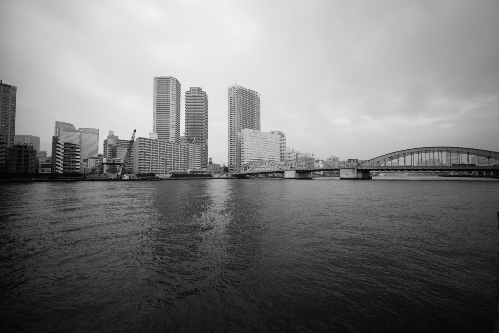 sort, monokrom, by, bybilledet, afspejling, fotografering, skyline, skyskraber, bro, horisont, skumring, Leica, Tokyo, dis, M, Sky, bw, form, sumidariver, Sumidagawa, leicam, typ240, SWH, swh15mm, superwideheliar, voigtla nder, superwideheliar15mm, byområde, atmosfærisk fænomen, sort og hvid, monokrom fotografering, menneskelig bosættelse