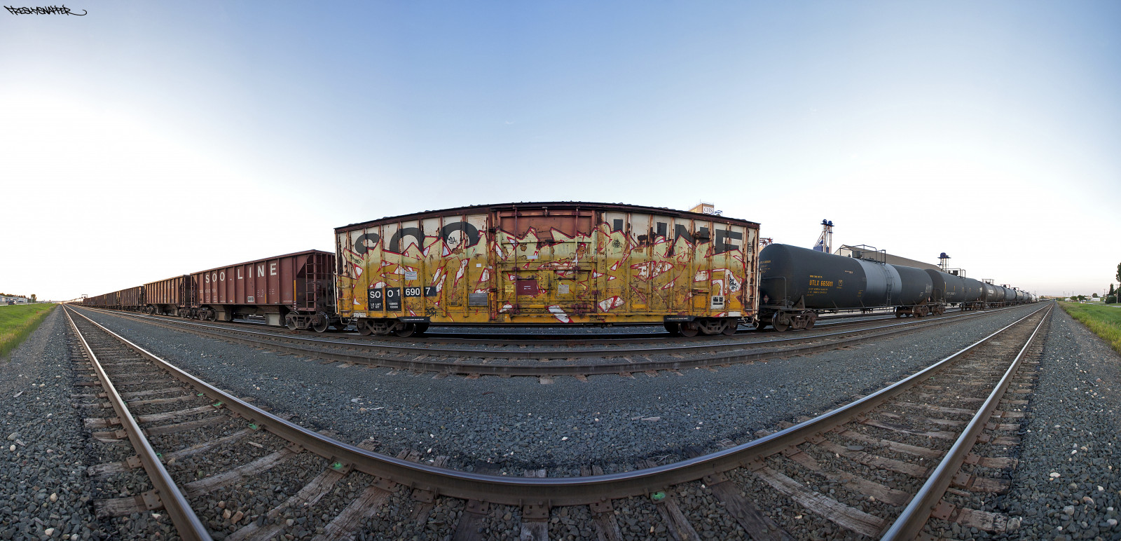 veicolo, opera d'arte, treno, graffiti, trasporto, locomotiva, ARTE, Ferrovia, treni, rotaia, dipingere, traccia, graff, rotaie, nolo, area metropolitana, trasporto pubblico, trasporto ferroviario, materiale rotabile, vagone, graf