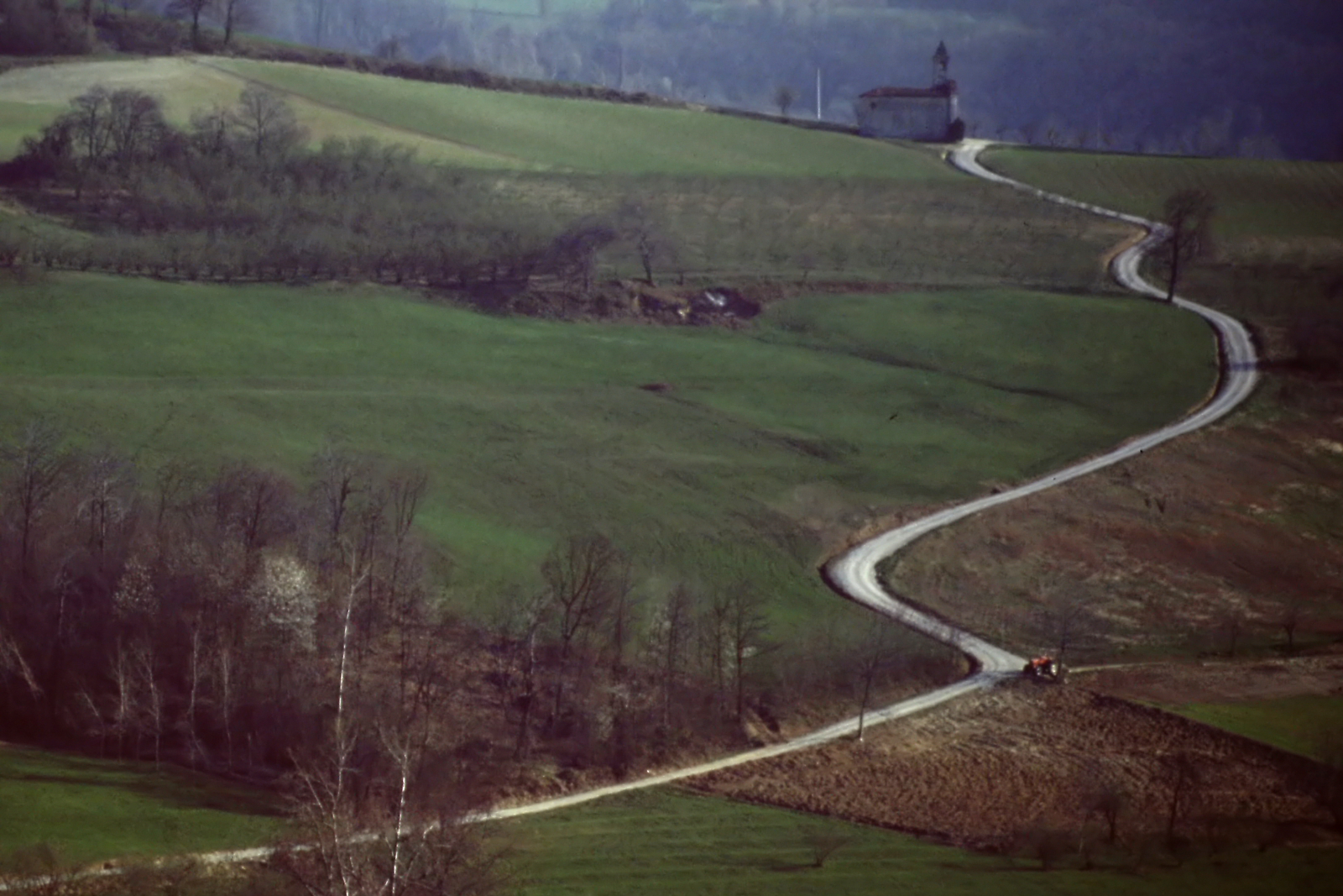 prateria, campo, strada, pascolo, erba, area rurale, collina, pianura, montanaro, prato, cielo, paesaggio, fotografia aerea, collina stazione, terreno, albero, azienda agricola, prateria, ecoregione
