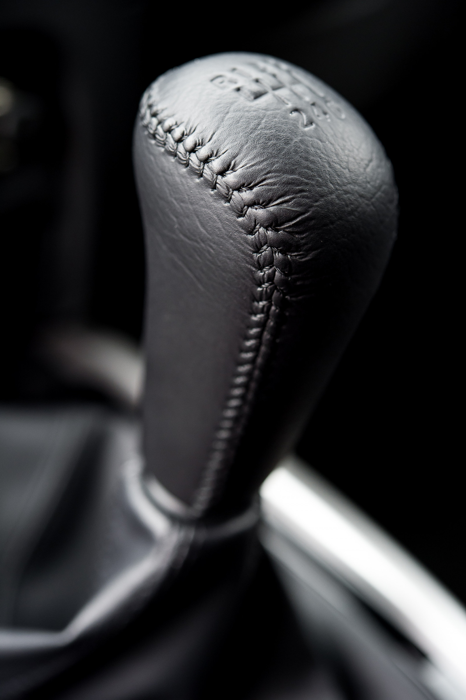 schwarz, einfarbig, Fahrzeug, Fotografie, Reifen, Mitsubishi, Netcarshow, Netcar, Auto Bilder, Auto Foto, 2016, Rad, Hand, L200 UK Version, Arm, Schwarz und weiß, Monochrome fotografie, Nahansicht, Makrofotografie, Autoreifen, Gangschaltung