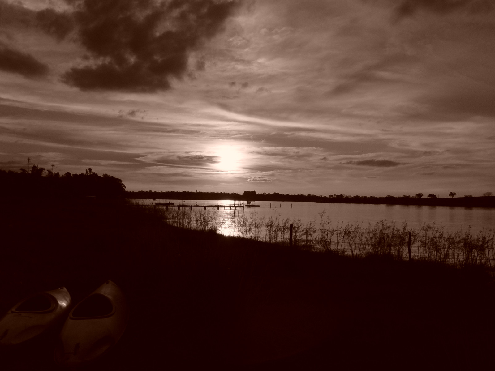 sollys, landskab, monokrom, solnedgang, hav, nat, sø, vand, afspejling, himmel, fotografering, solopgang, berolige, aften, morgen, flod, Sol, horisont, atmosfære, skumring, Sol, Sky, daggry, mørke, anawesomeshot, naturesfinest, abigfave, theperfectphotographer, SOE, theunforgettablepictures, mywinners, superbmasterpiece, goldenphotographer, platinumphoto, diamondclassphotographer, betterthangood, pordosol, blueribbonwinner, ultimateshot, shieldofexcellence, Supershot, fab, flickrelite, ysplix, amazingamateur, bEC, excellentphotographerawards, irresistiblebeauty, atmosfære af jord, sort og hvid, monokrom fotografering, efterglød, himmellegeme, rød himlen om morgenen, meteorologisk fænomen, entardecer, Poente