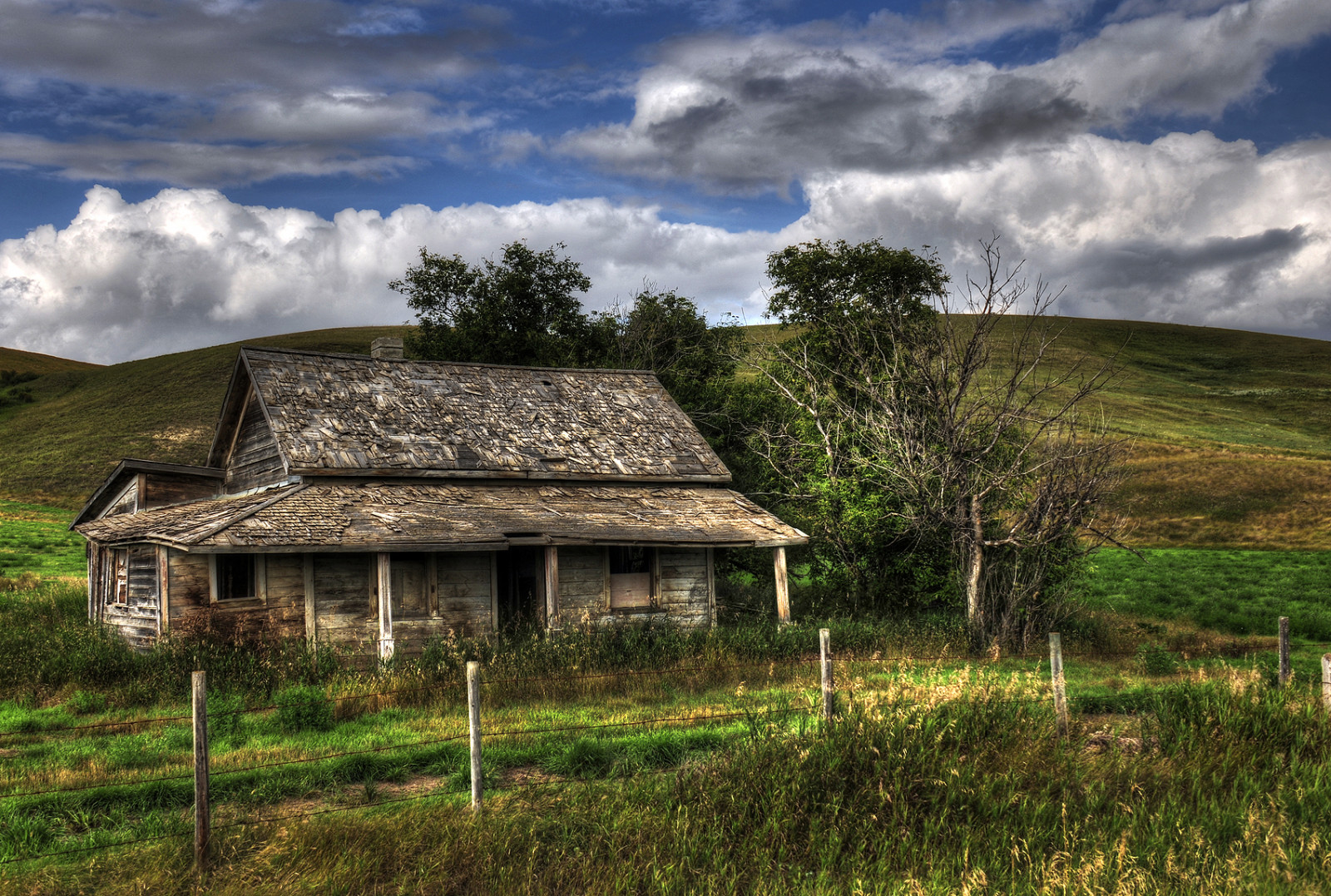 paesaggio, vecchio, collina, costruzione, abbandonato, erba, cielo, campo, nuvole, casa, villaggio, azienda agricola, Canada, Parco Nazionale, Nikon, fienile, capanna, Alberta, Cottage, baracca, nube, albero, NIKKOR, montagna, prateria, capannone, pascolo, casa, prato, piantagione, d300, derelitto, montanaro, prateria, agriturismo, weatheredwood, area rurale, fenomeno meteorologico, immobiliare, terreno, log cabin, piccolo podere, 18300