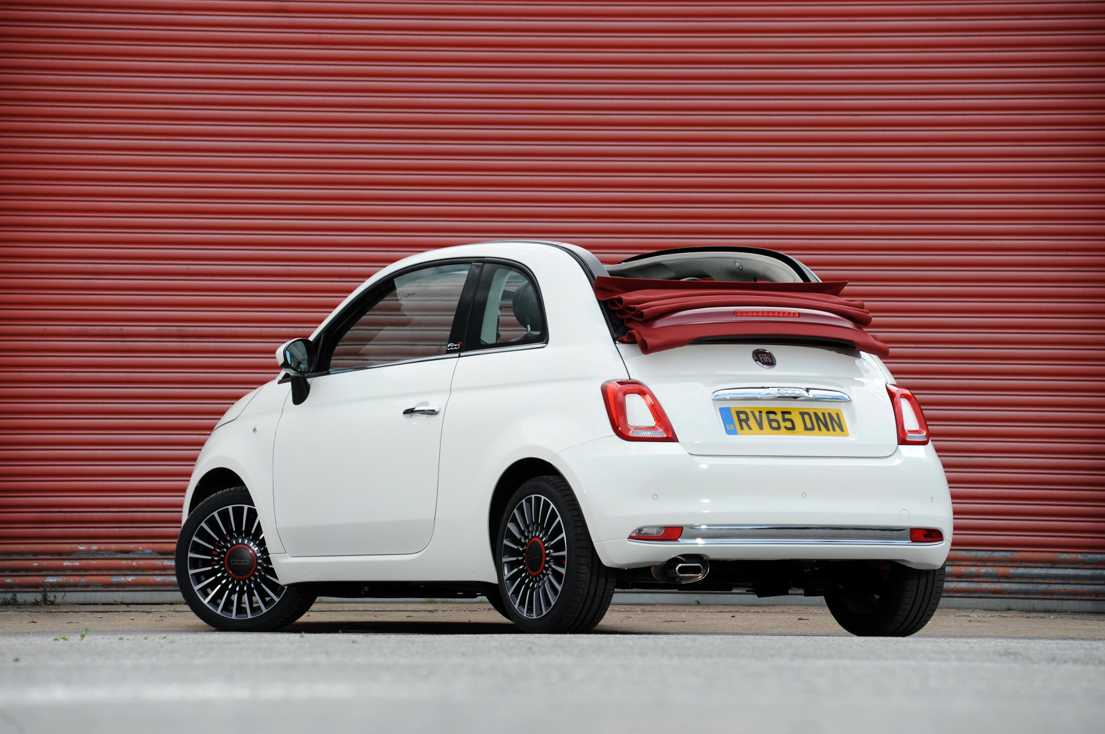 auto, vozidlo, fiat 500, FIAT, netcarshow, netcar, obrázky vozidel, photo auto, 2016, 500 UK verze, kolo, pozemní vozidla, automobilového designu, automobilový exteriér, automobil make, rodinný vůz, městské auto, Kompaktní sportovní užitkové vozidlo